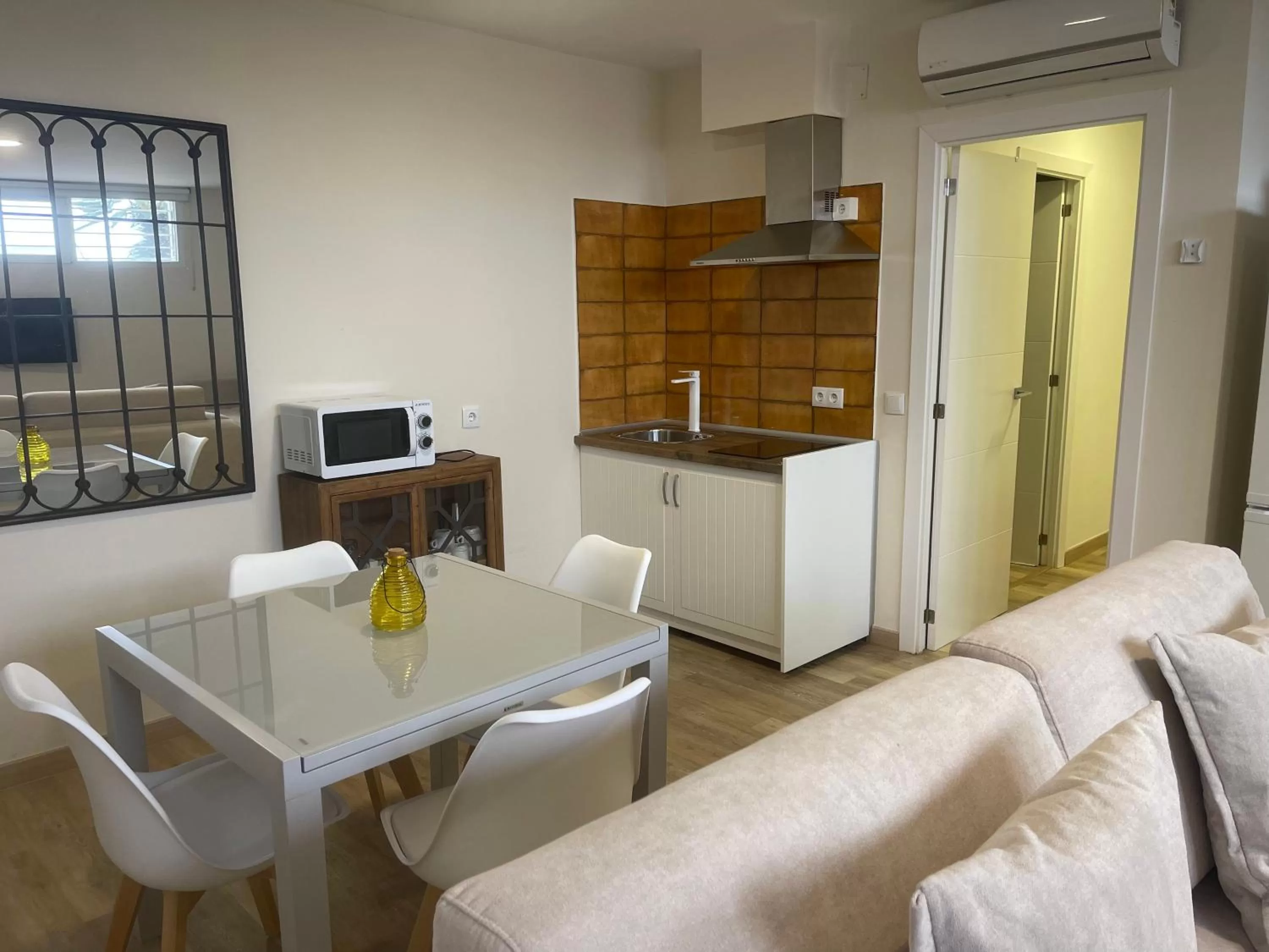 Dining Area in HOTEL apartamentos SEVEN ROOMS