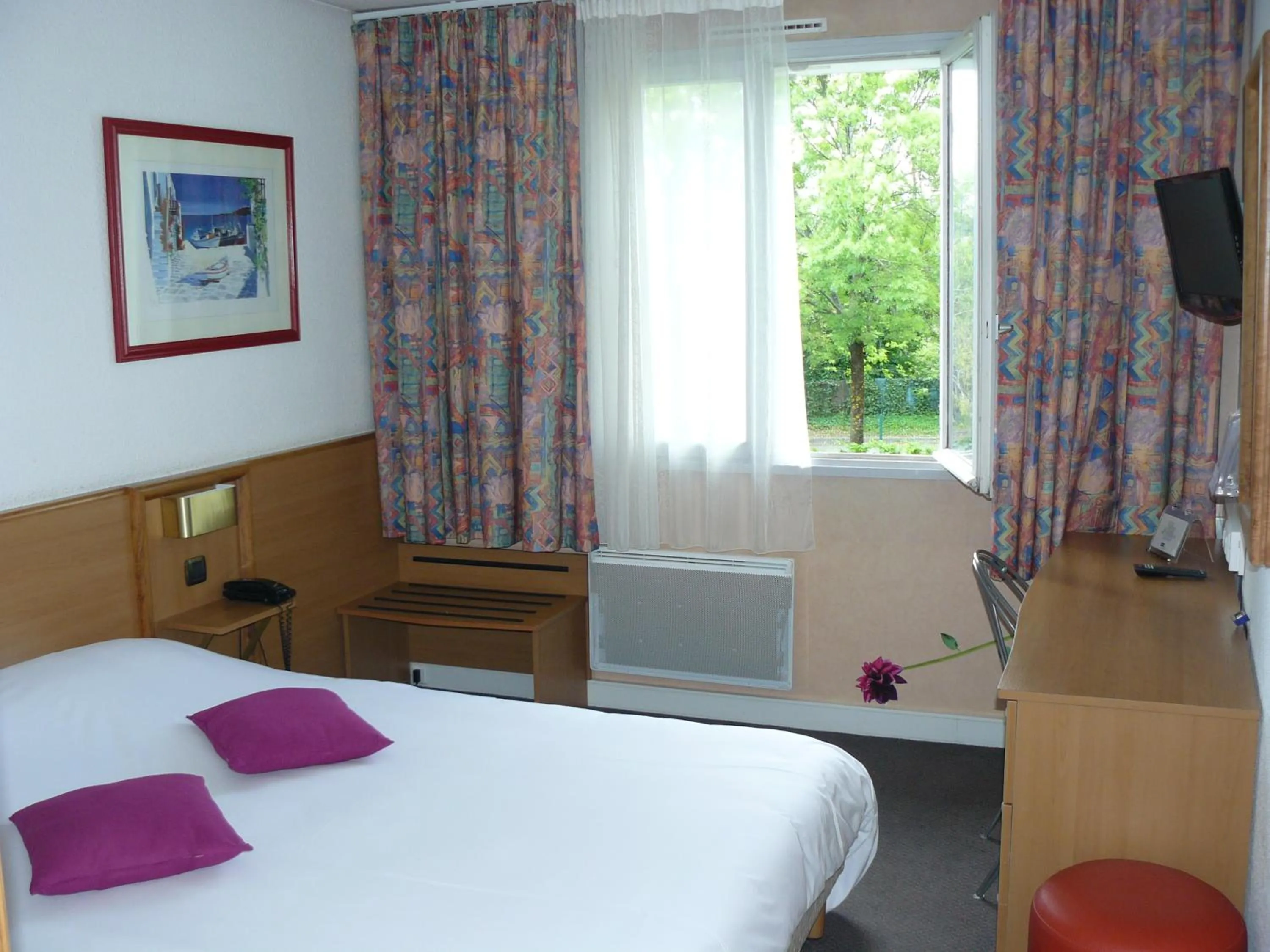 Day, Bed in Cit'Hotel Avantici Gap