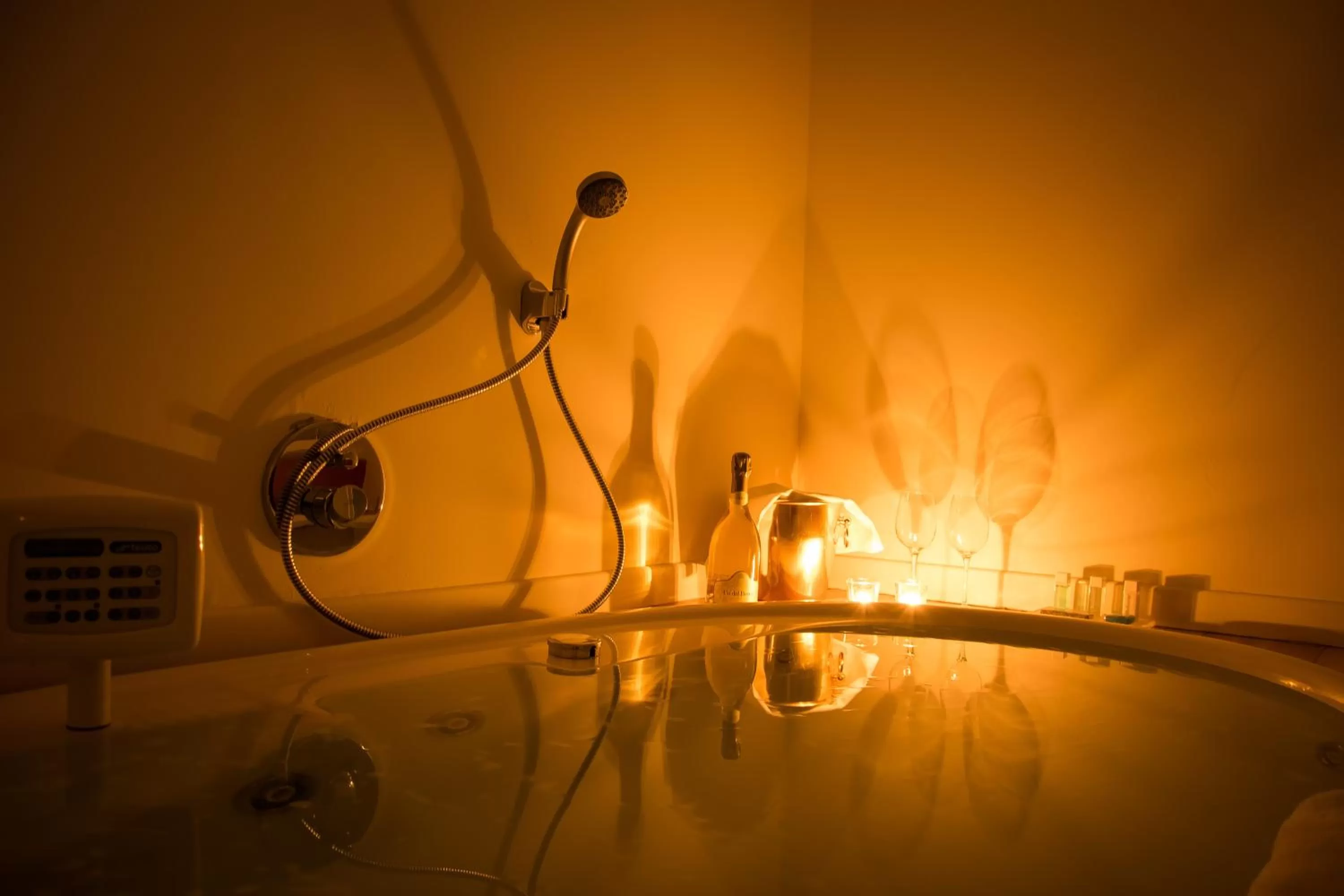 Hot Tub in Joia Hotel & Luxury Apartments RTA