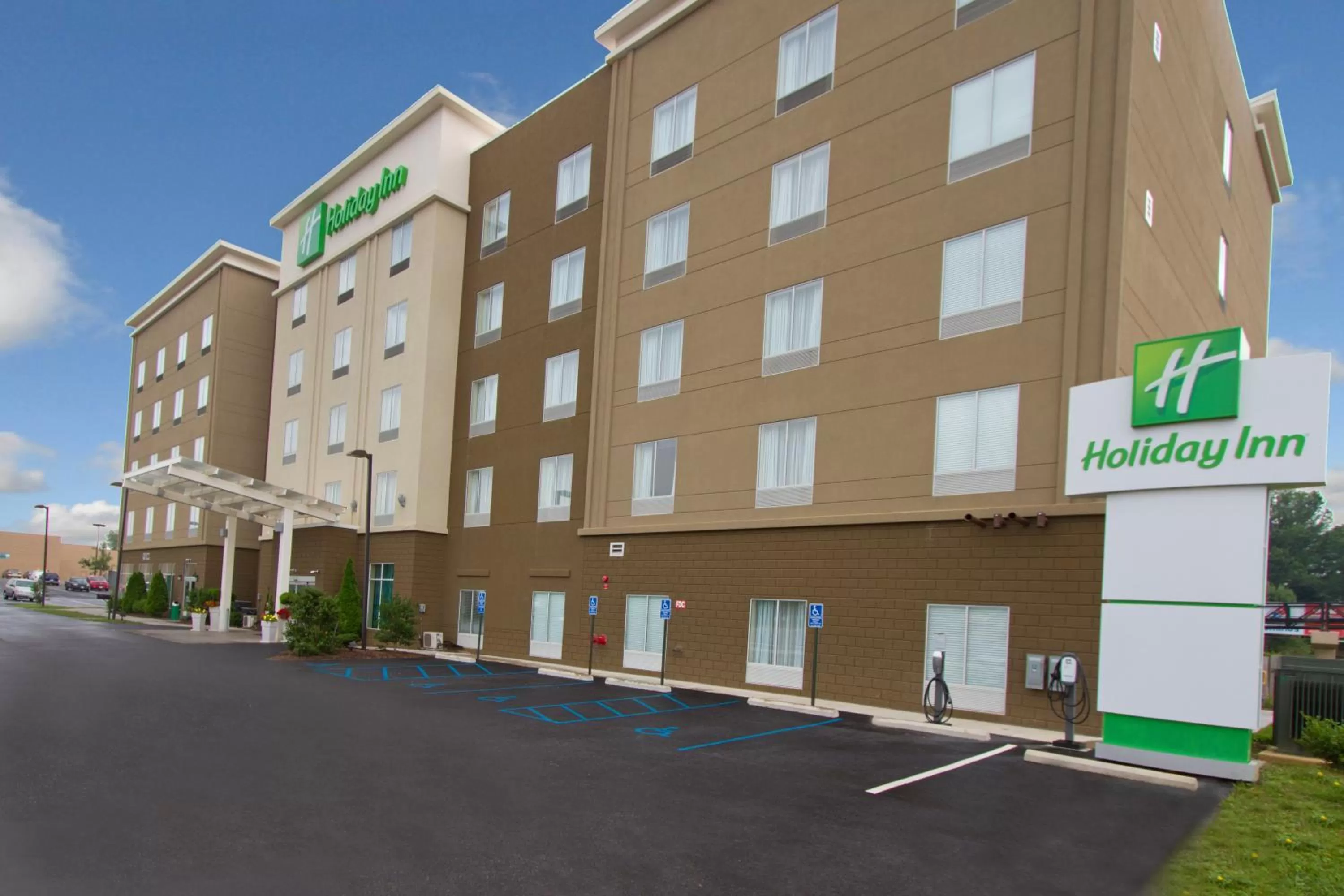 Property building in Holiday Inn Christiansburg Blacksburg by IHG