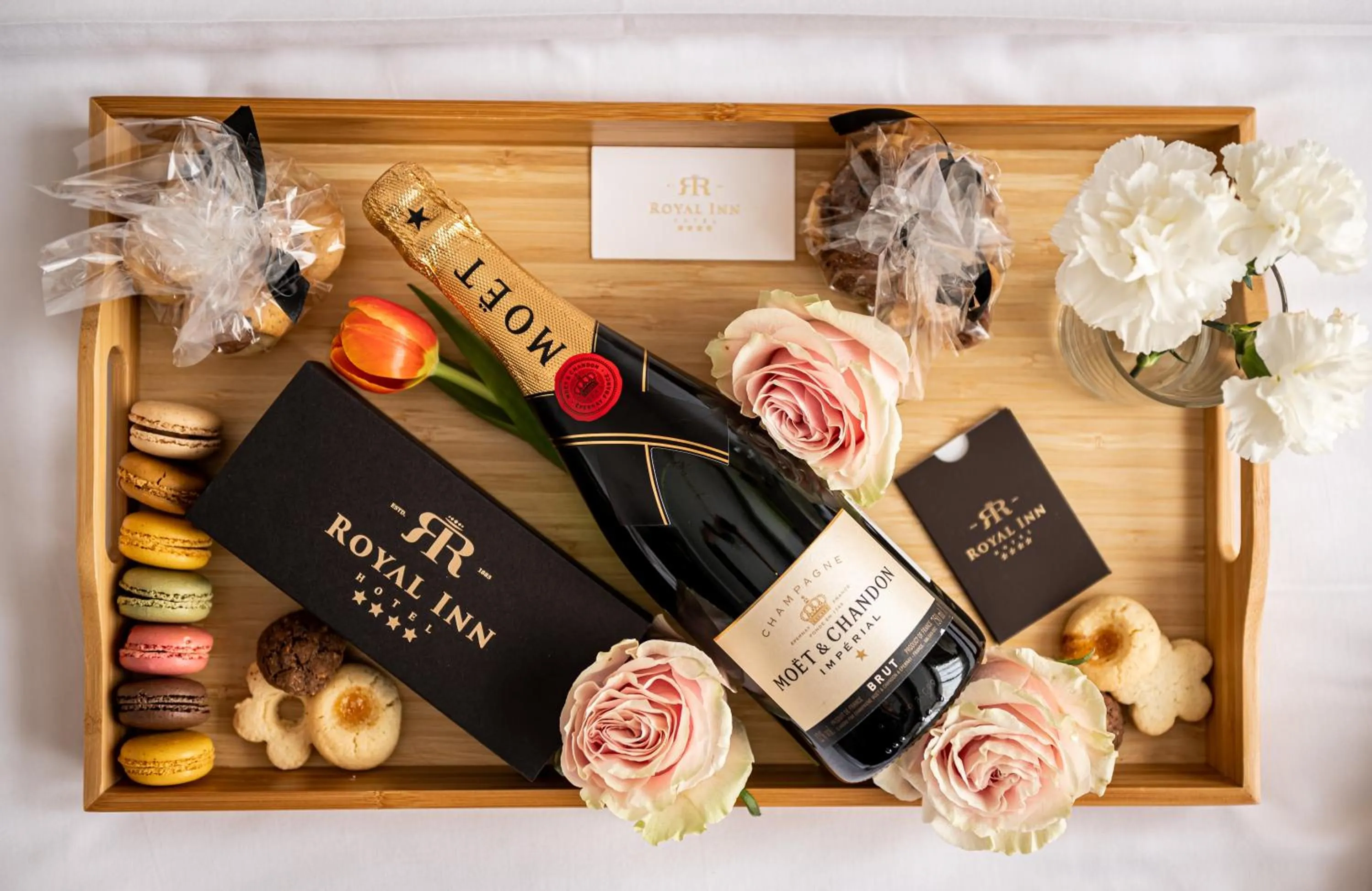 Food and drinks in Hotel Royal Inn