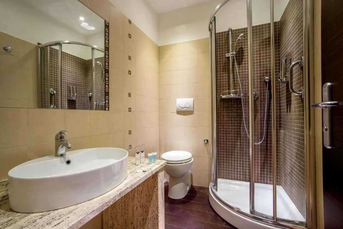 Shower in Basilio 55 Rome