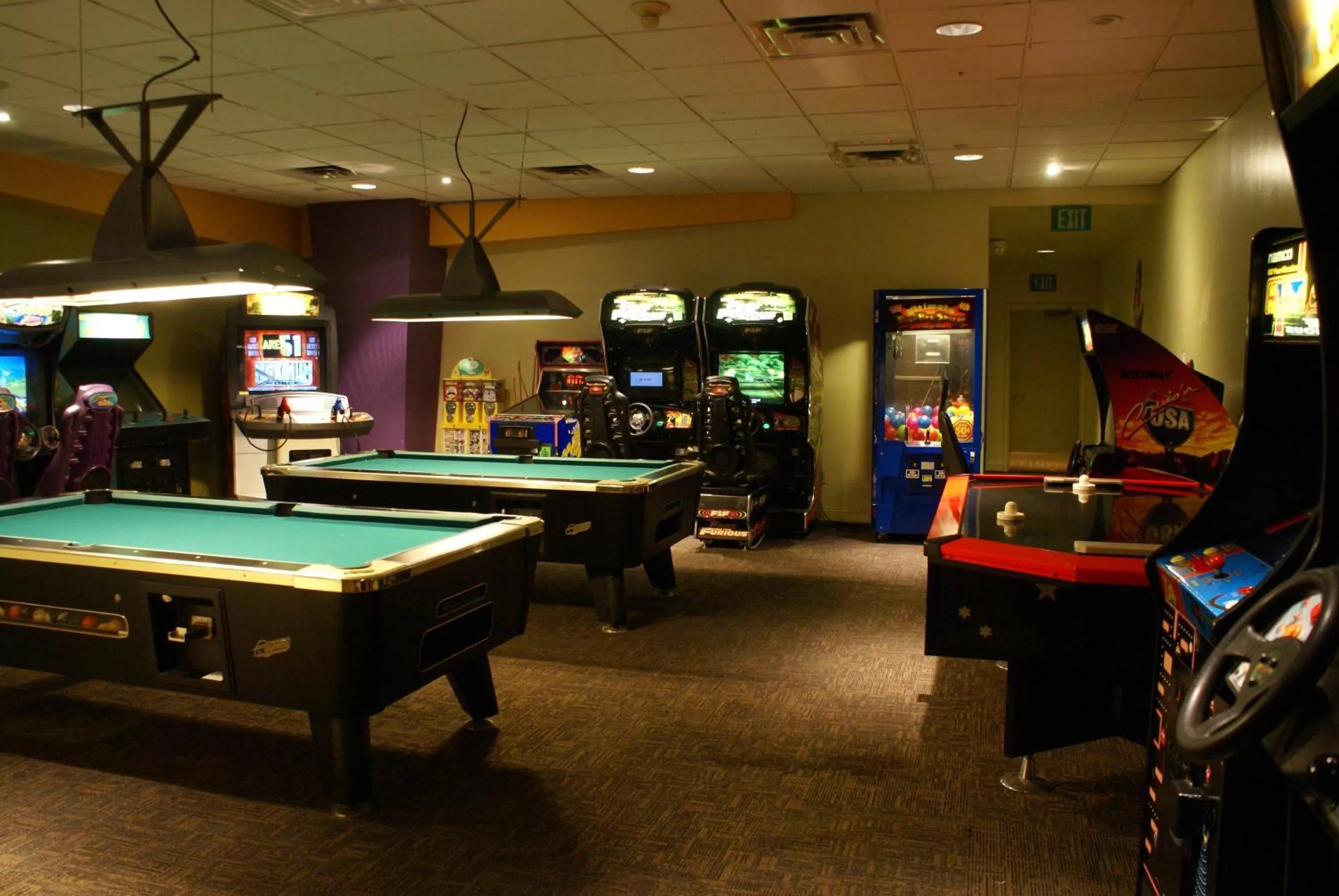 Billiard in Anaheim Majestic Garden Hotel