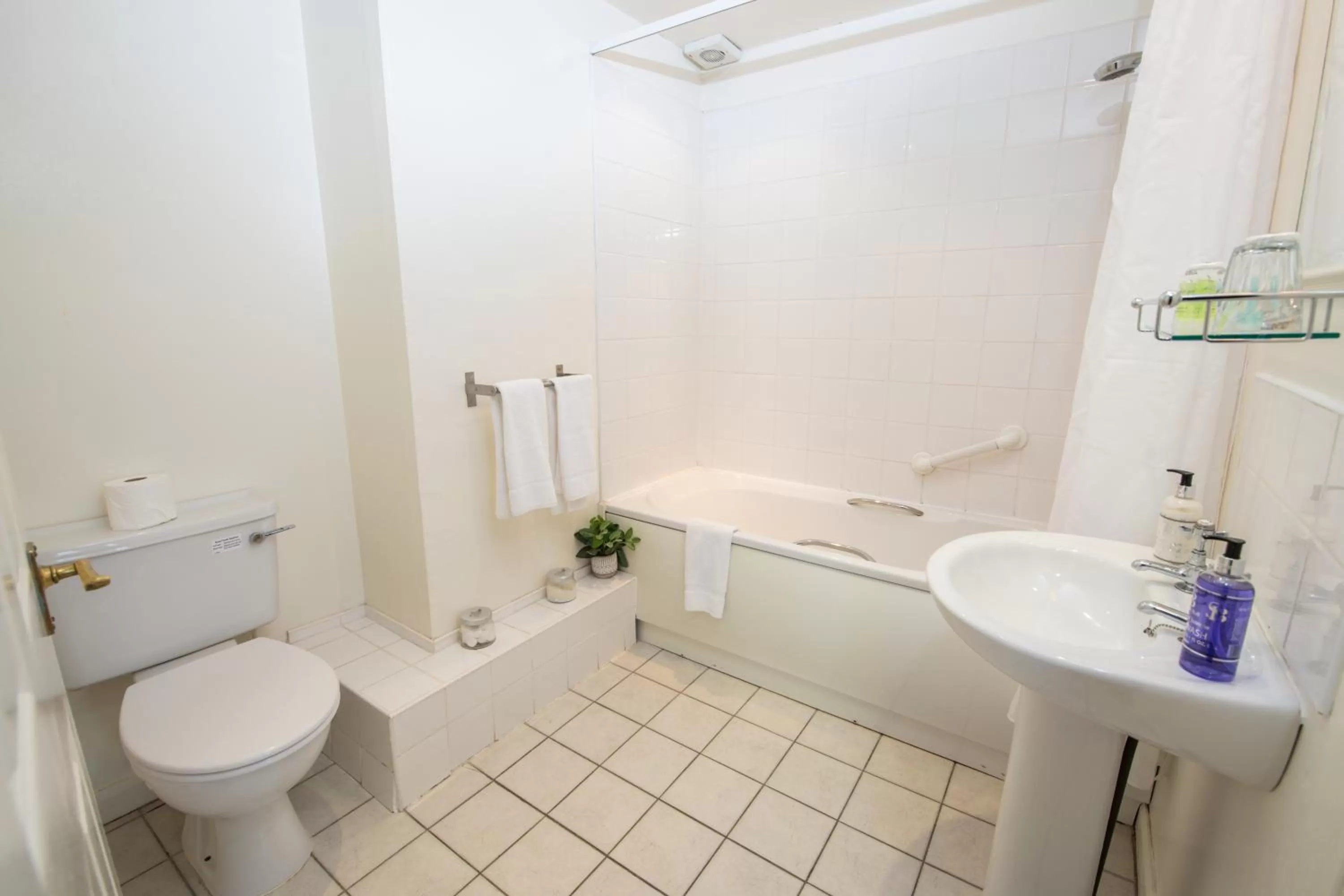 Deluxe Double or Twin Room with Sea View in The Nines, Bangor Marina