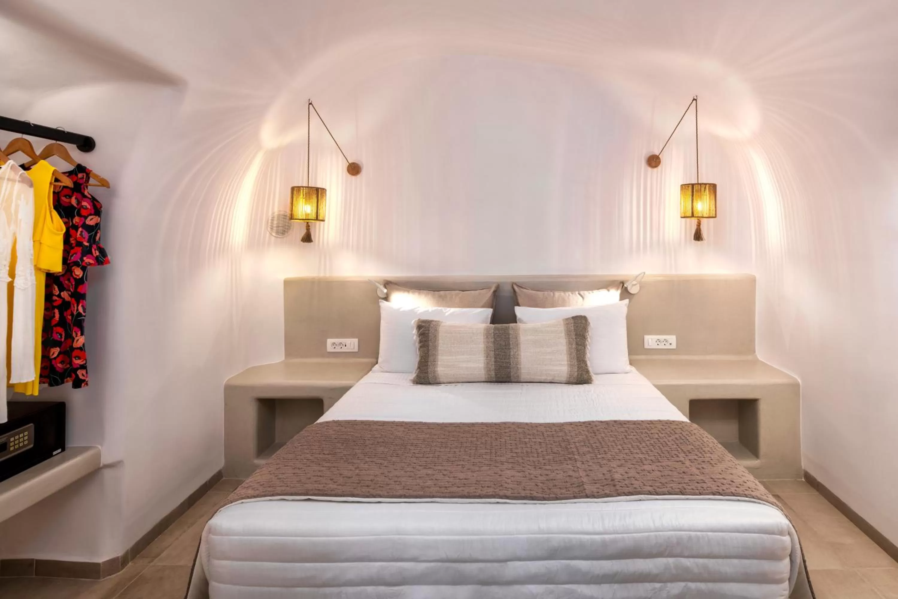 Bedroom, Bed in Hill Suites