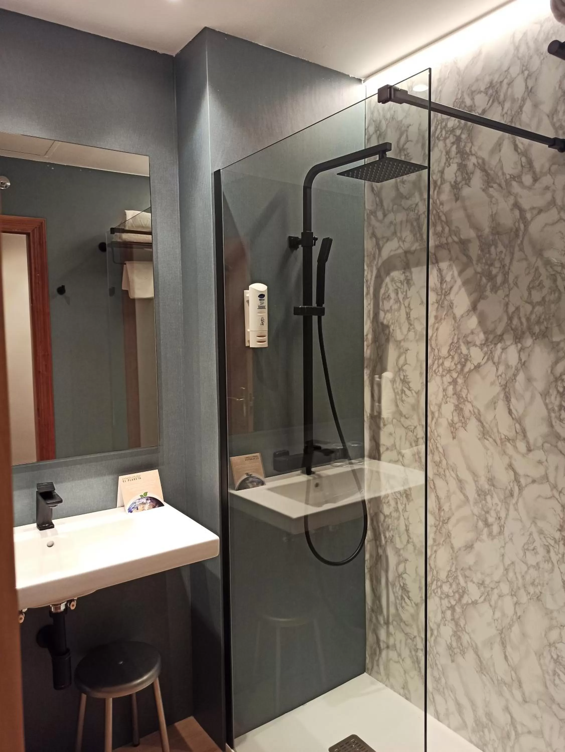 Shower in ARVA Spa París