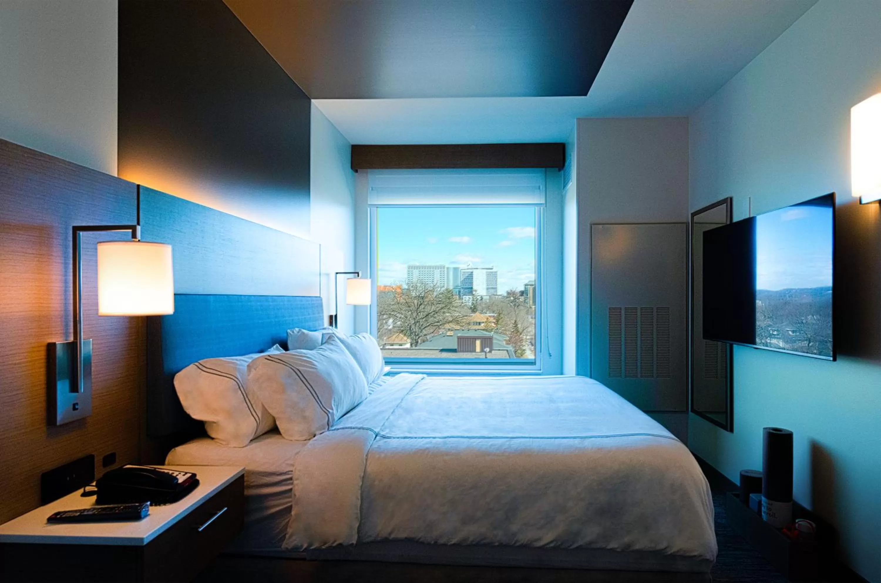 City view, Bed in EVEN Hotel Rochester - Mayo Clinic Area by IHG