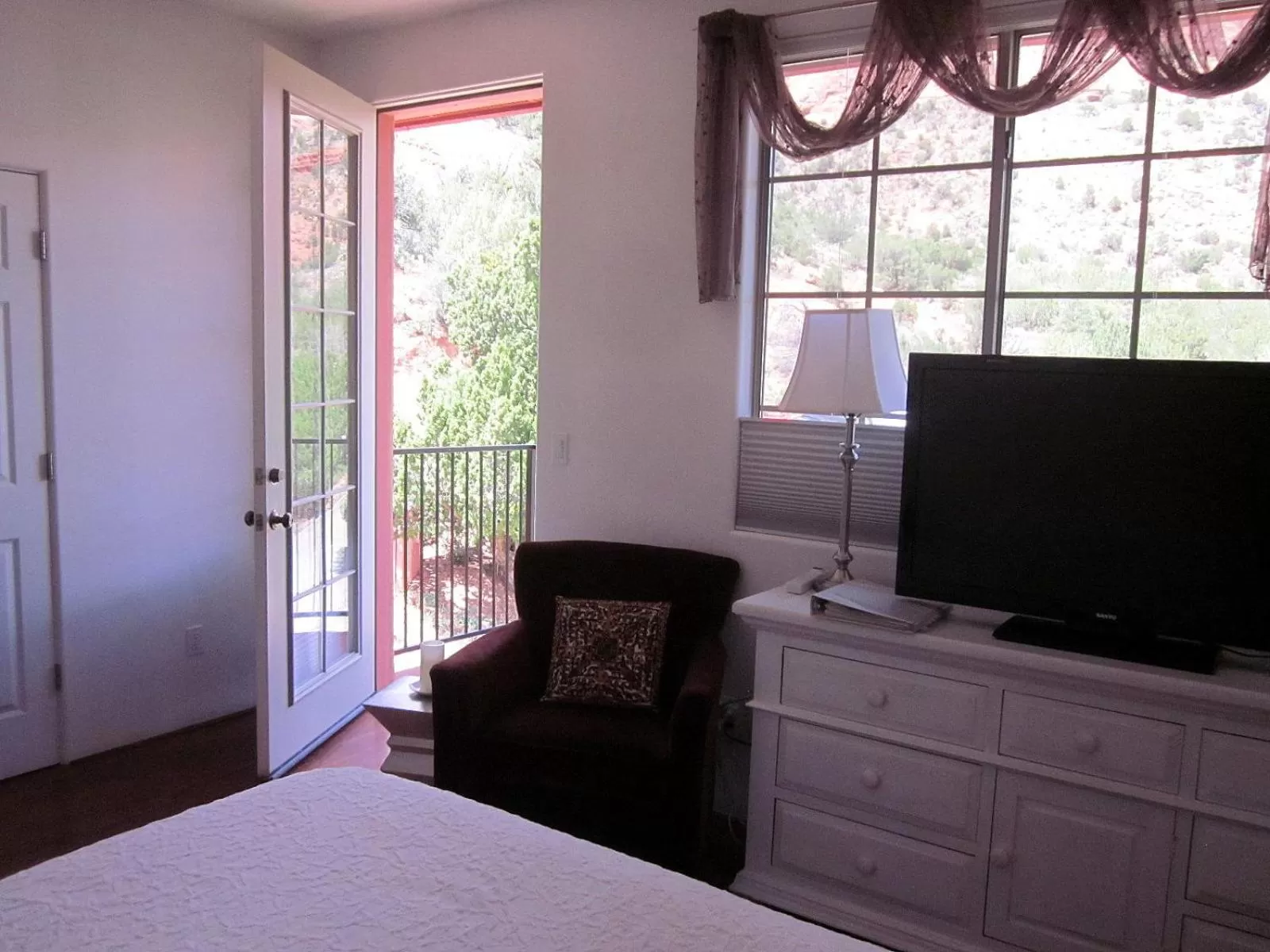 TV and multimedia, TV/Entertainment Center in The Penrose Bed & Breakfast