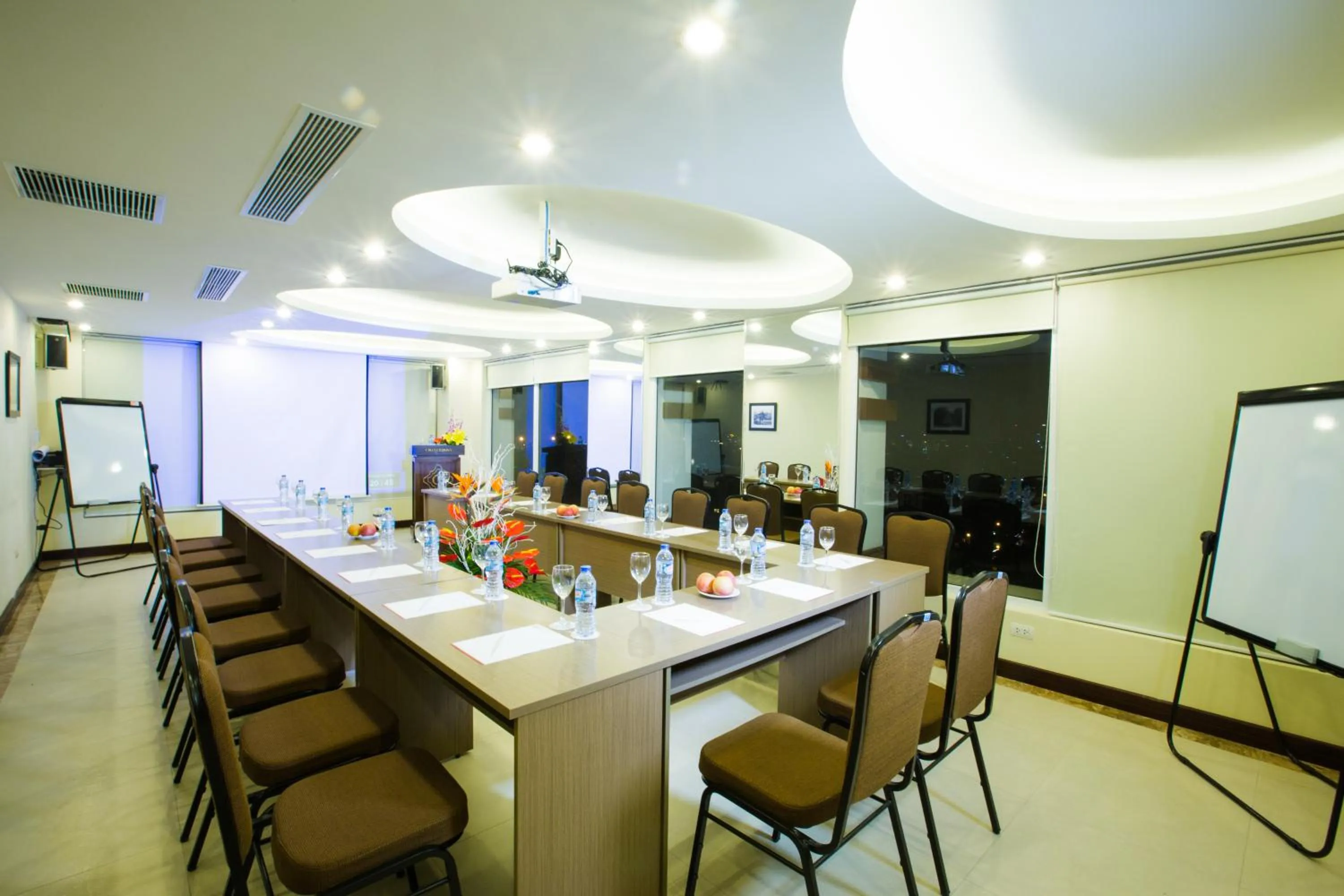 Business facilities in Chalcedony Grand Hotel