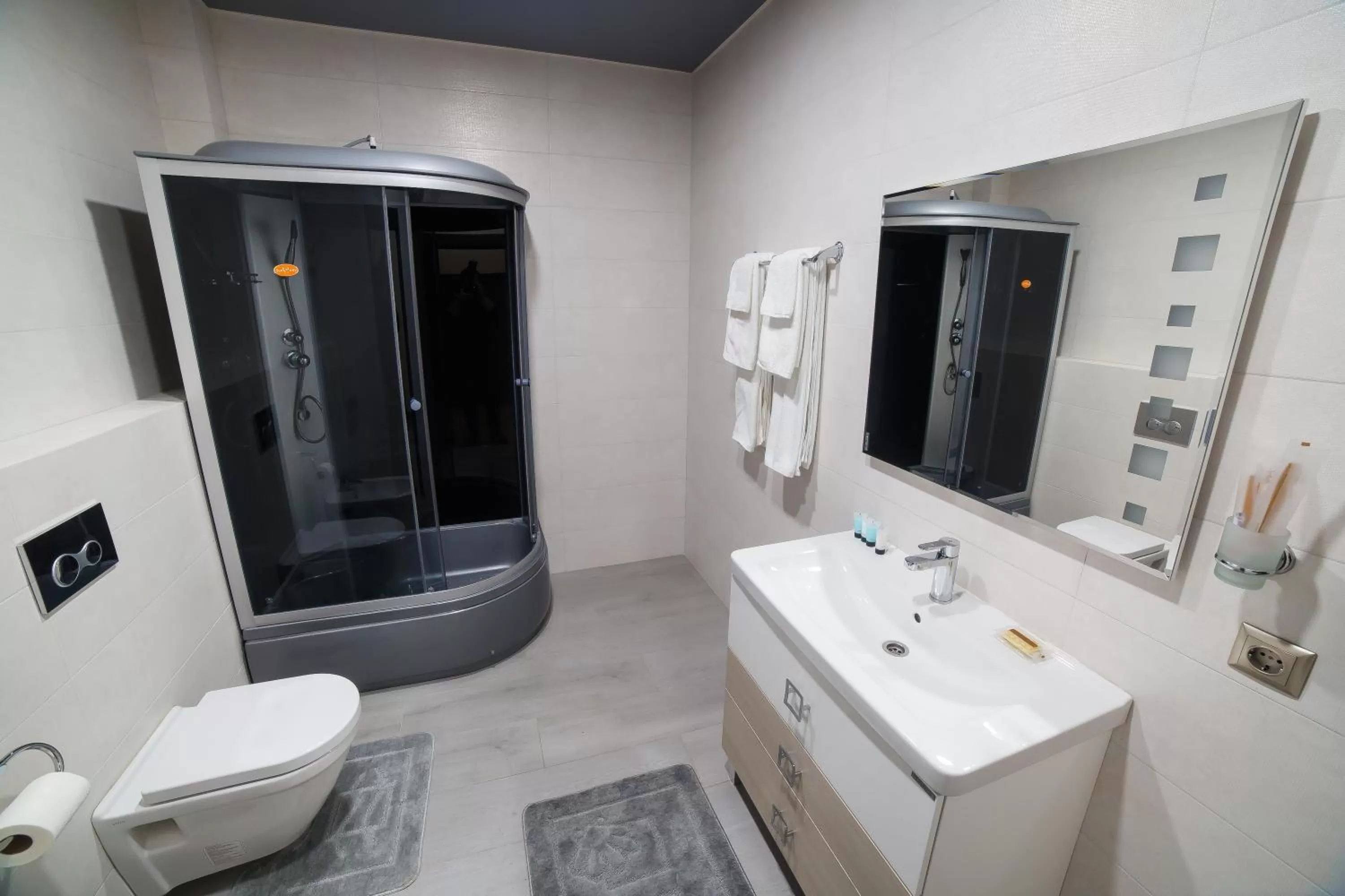 Shower in Golden Hotel