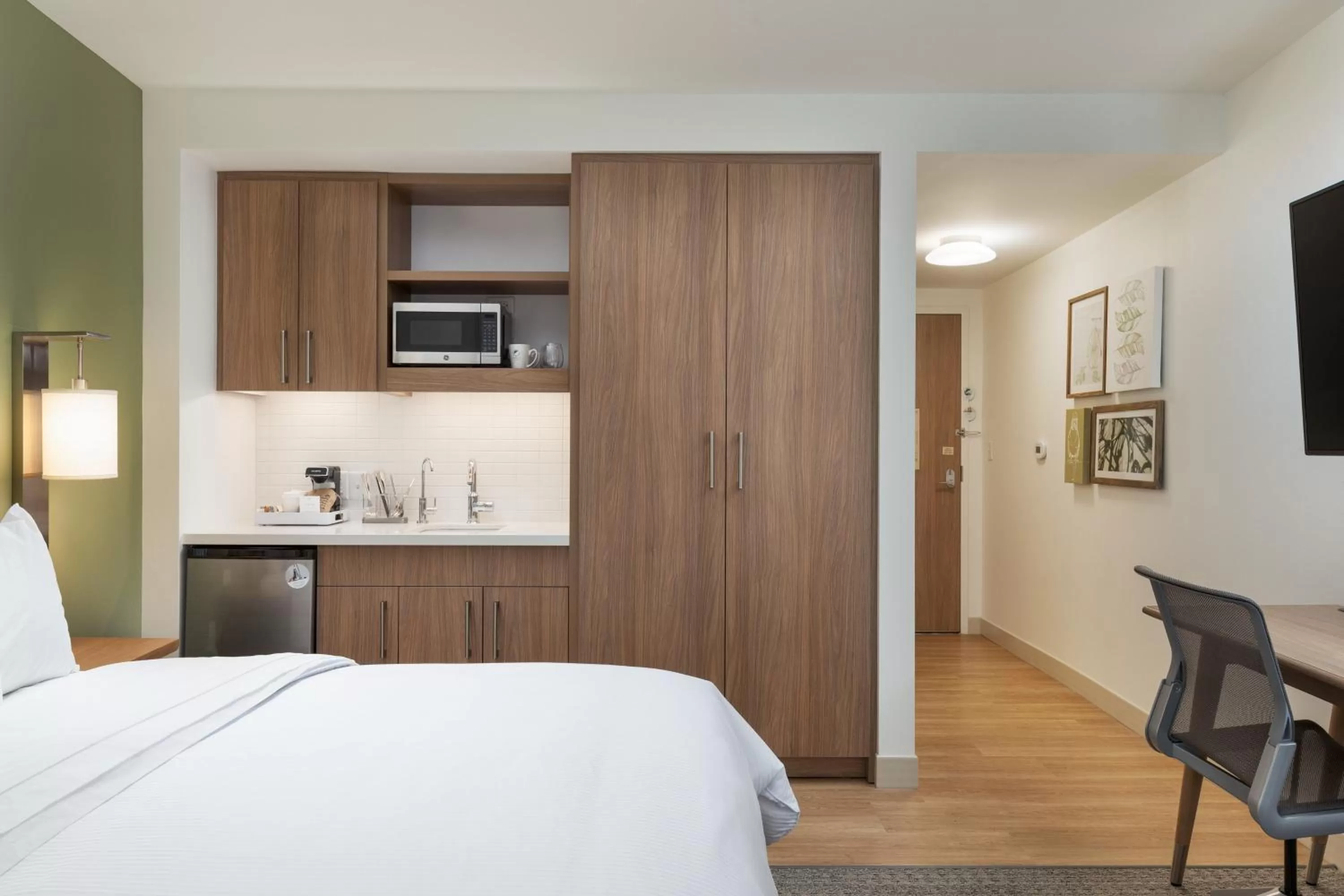 Photo of the whole room, Bed in Element Denver Downtown East