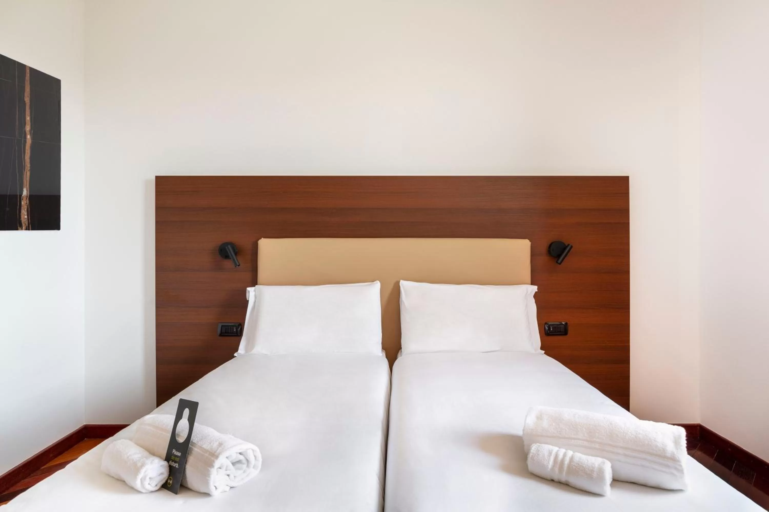 Twin Room - Disability Access in B&B Hotel Sassuolo