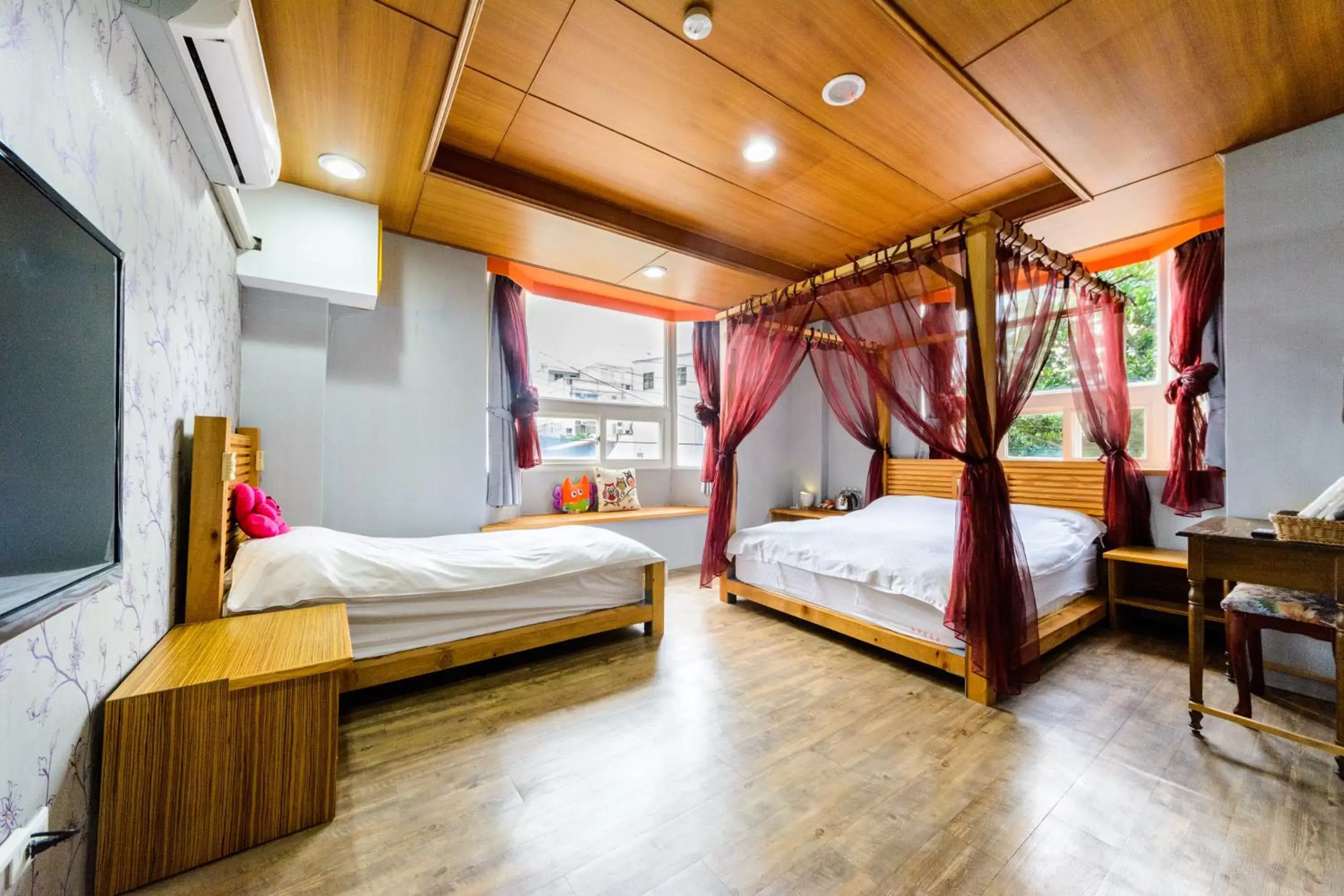 Triple Room with Private Bathroom in Owl Castle Triple Room with Private Bathroom in Owl Castle