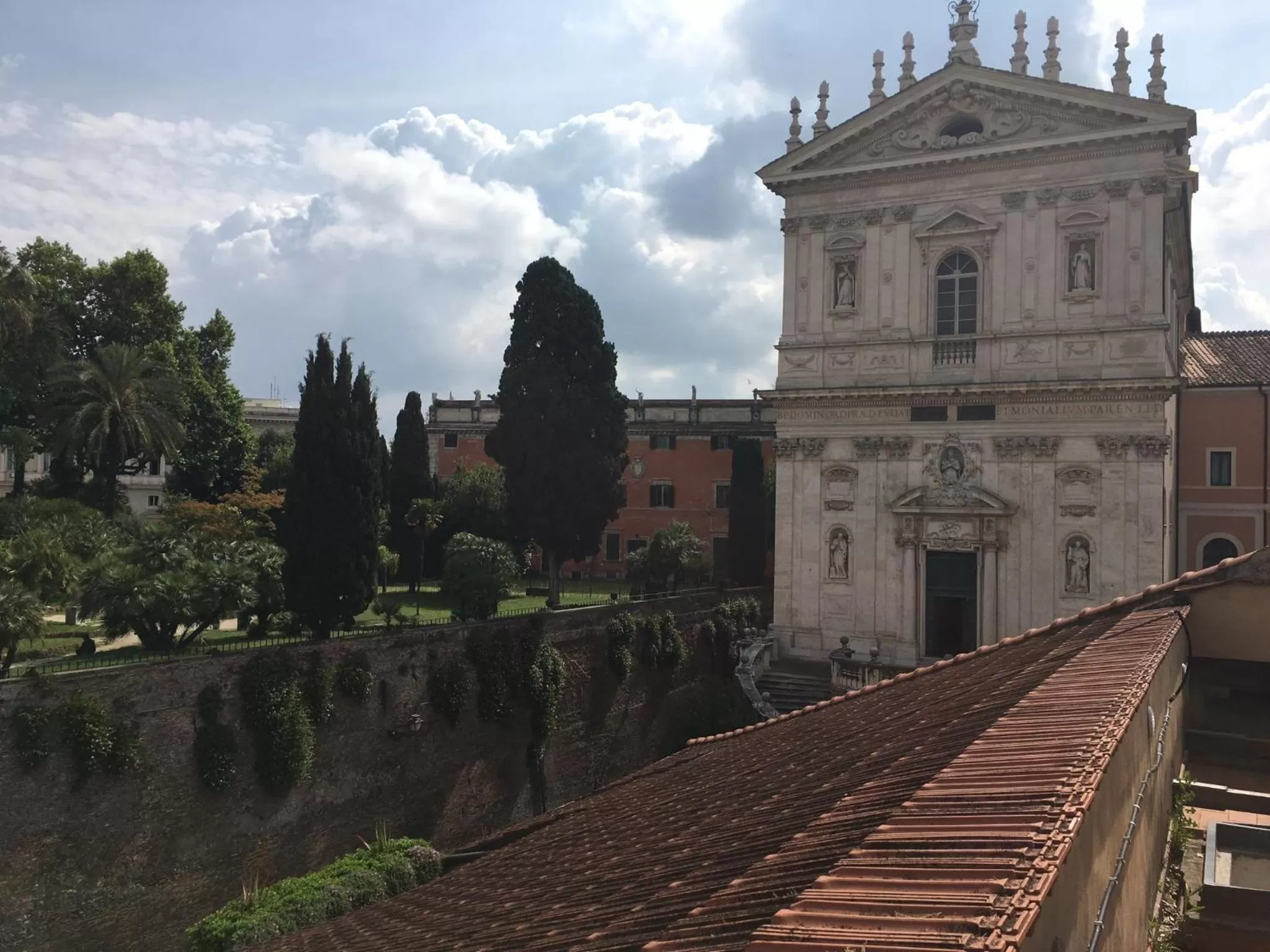 Facade/entrance in Roma Luxus Hotel