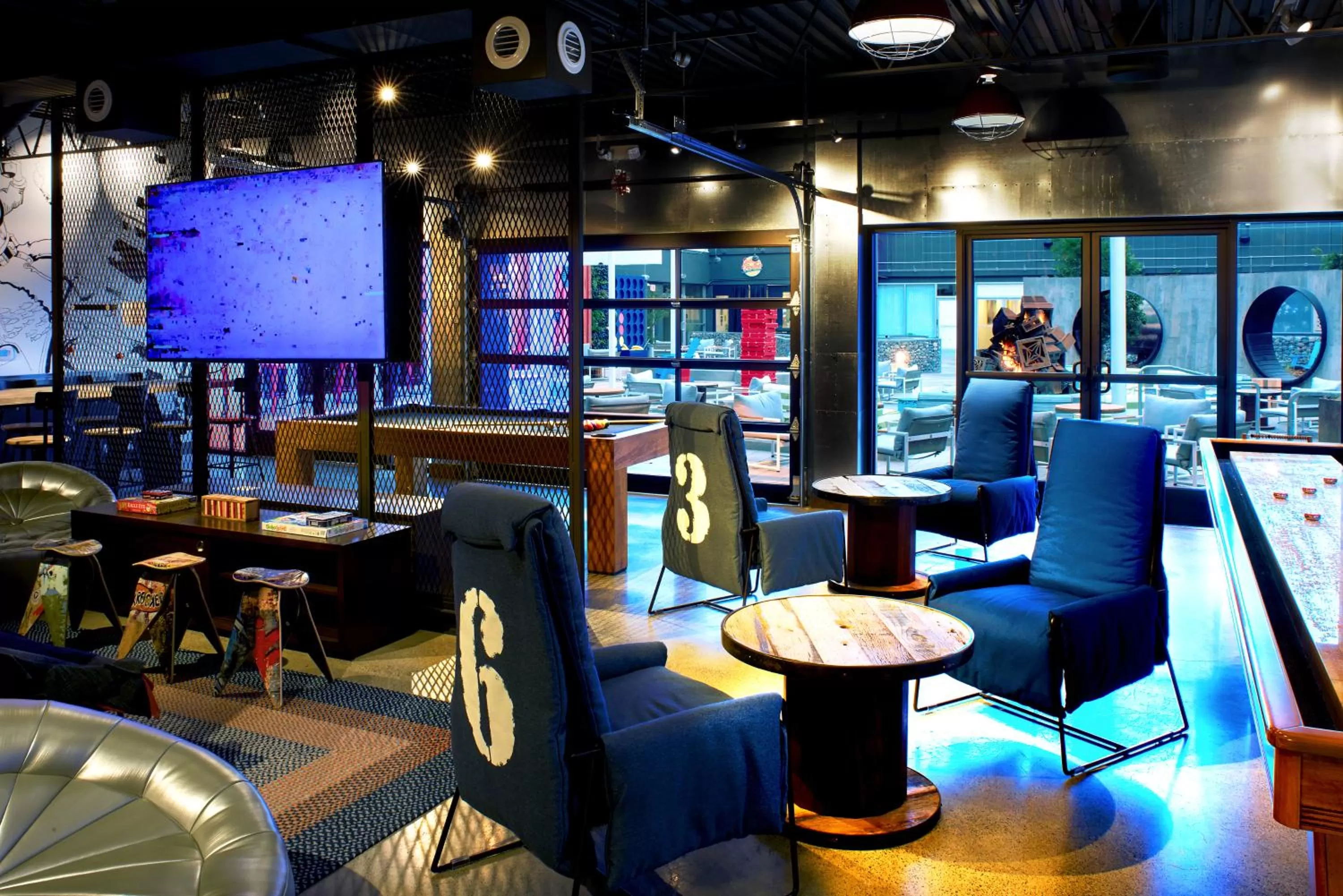 Communal lounge/ TV room in Hotel Zephyr San Francisco