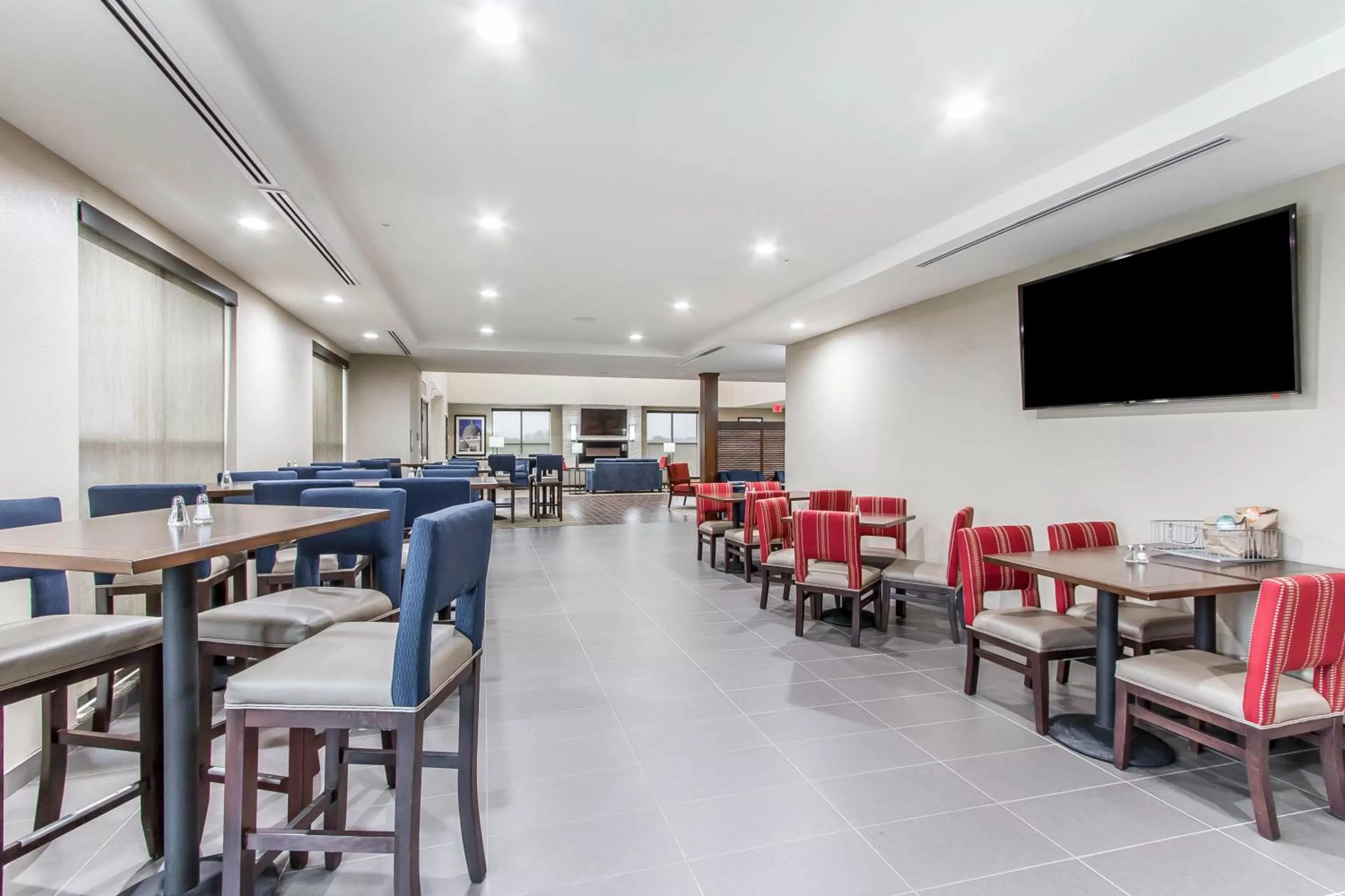 Lobby or reception in Comfort Suites West Omaha