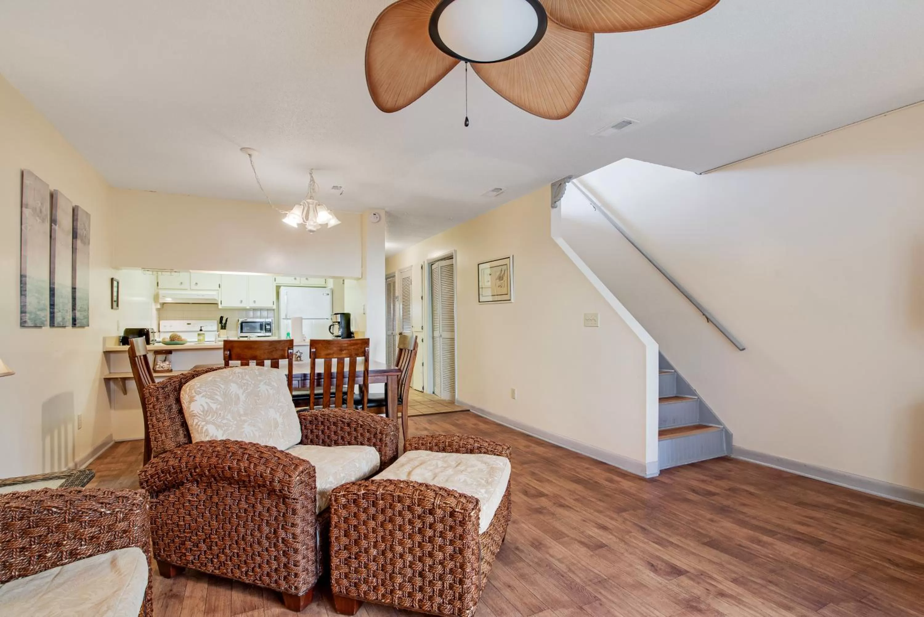 Seating Area in Tarpon 10