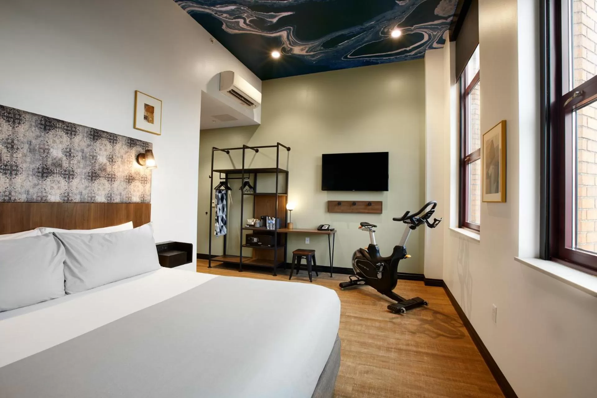 Bed in TRYP by Wyndham Pittsburgh/Lawrenceville