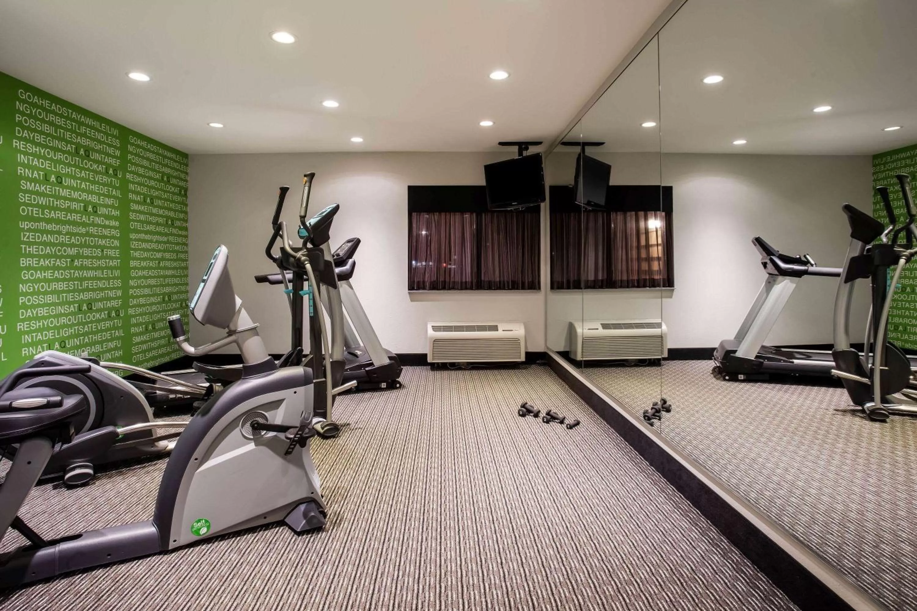 Fitness centre/facilities in La Quinta Inn by Wyndham Oshkosh