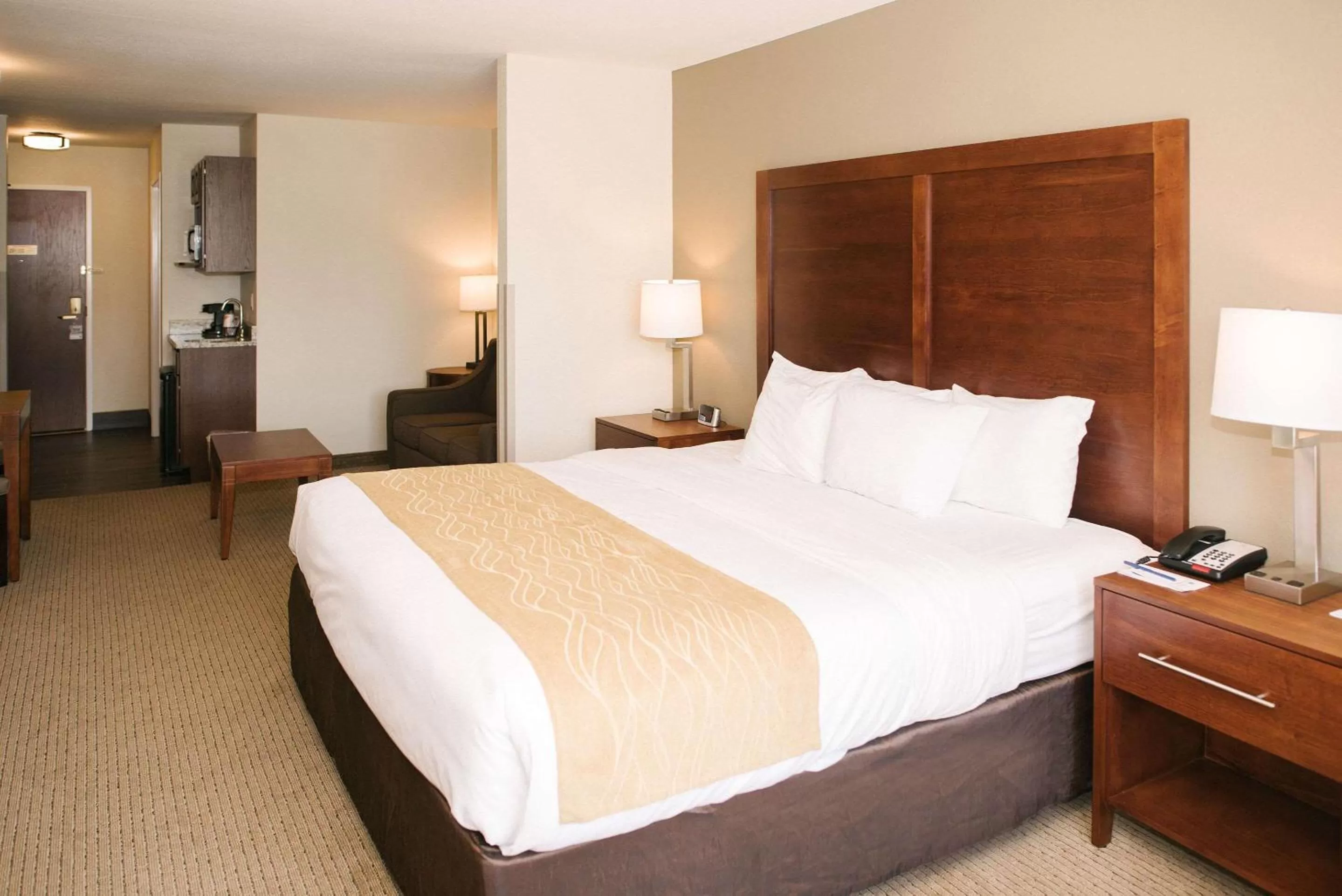 Photo of the whole room, Bed in Comfort Inn & Suites