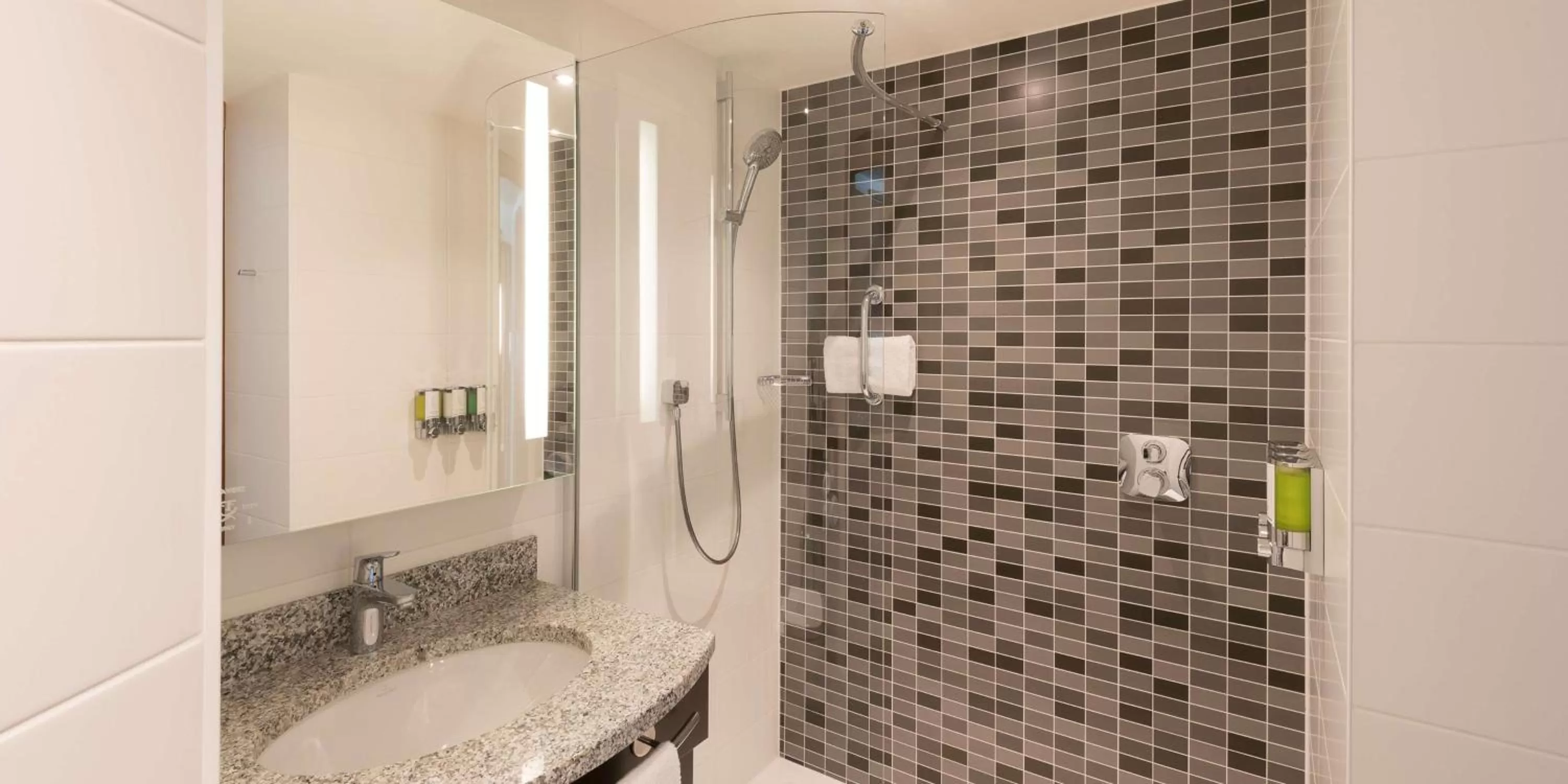 Bathroom in Hampton by Hilton Nürnberg City Center