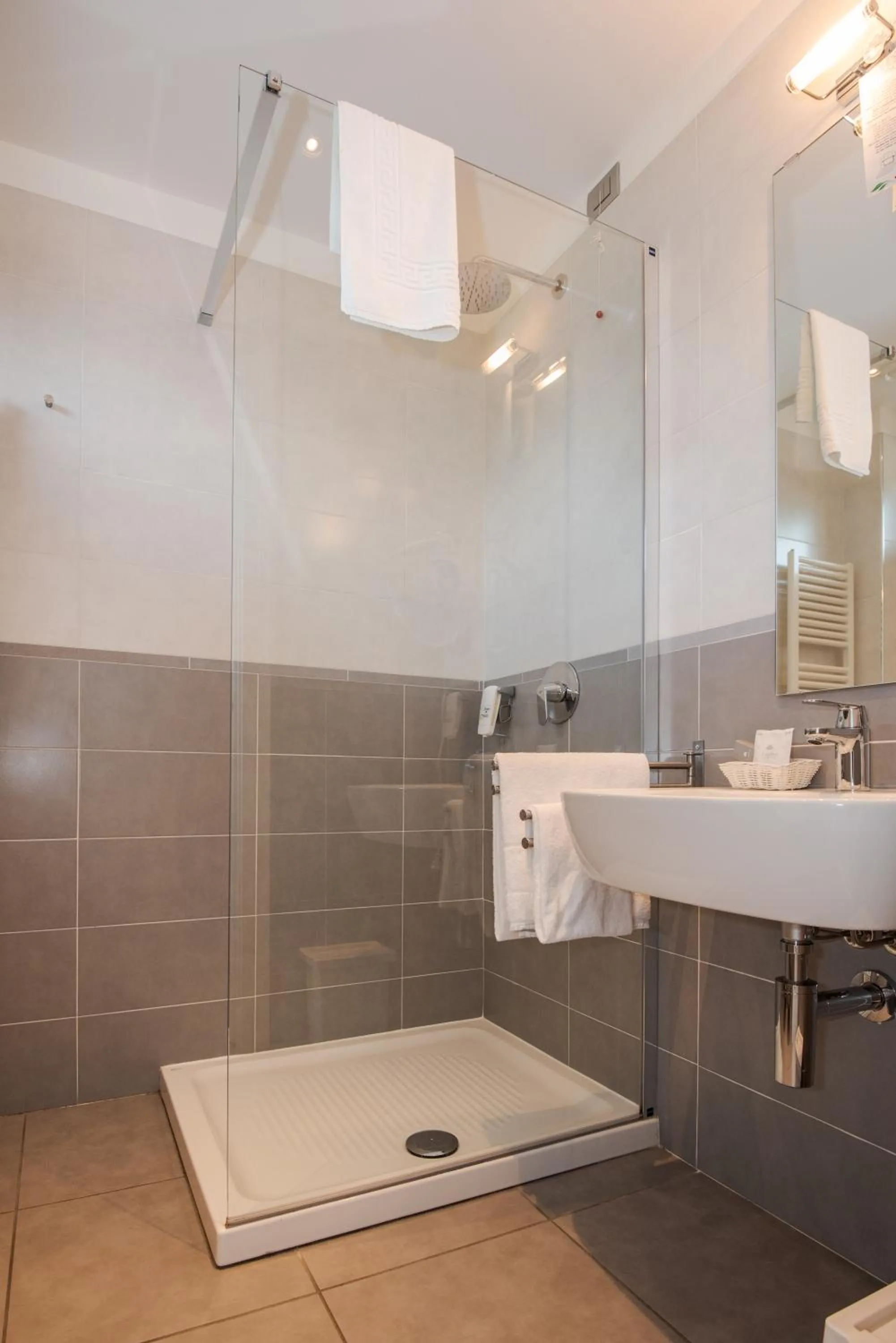 Shower in Hotel Vischi