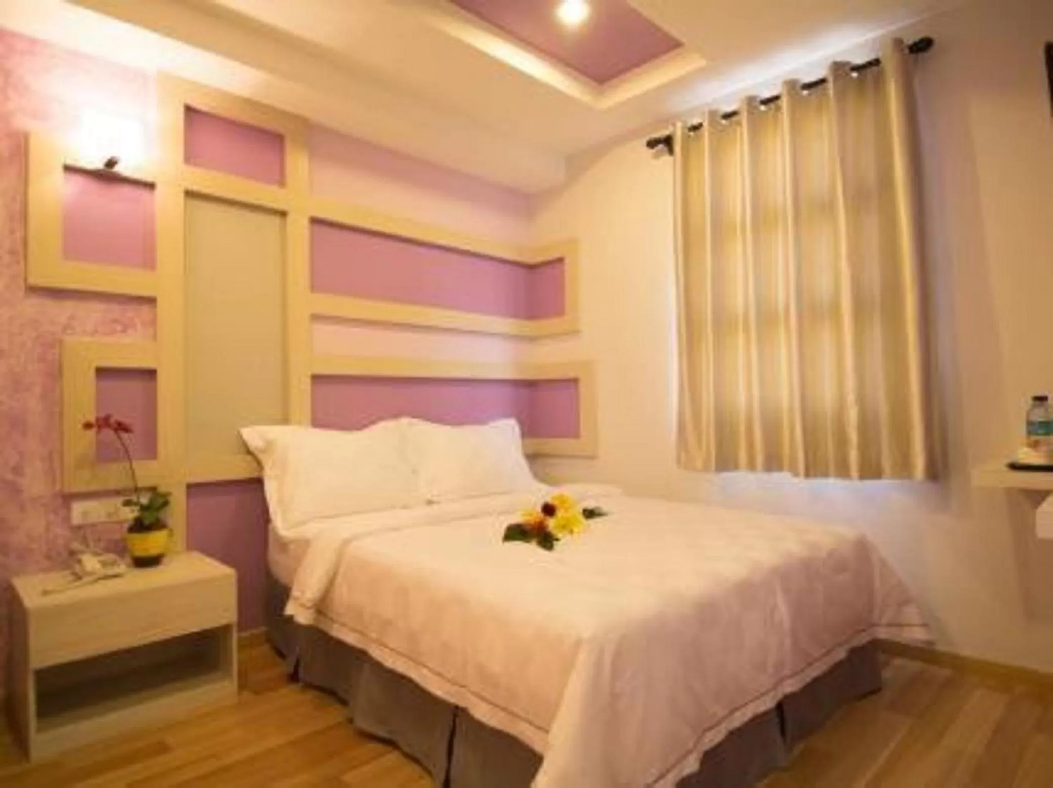 Photo of the whole room, Bed in Sunshine Inn Plus