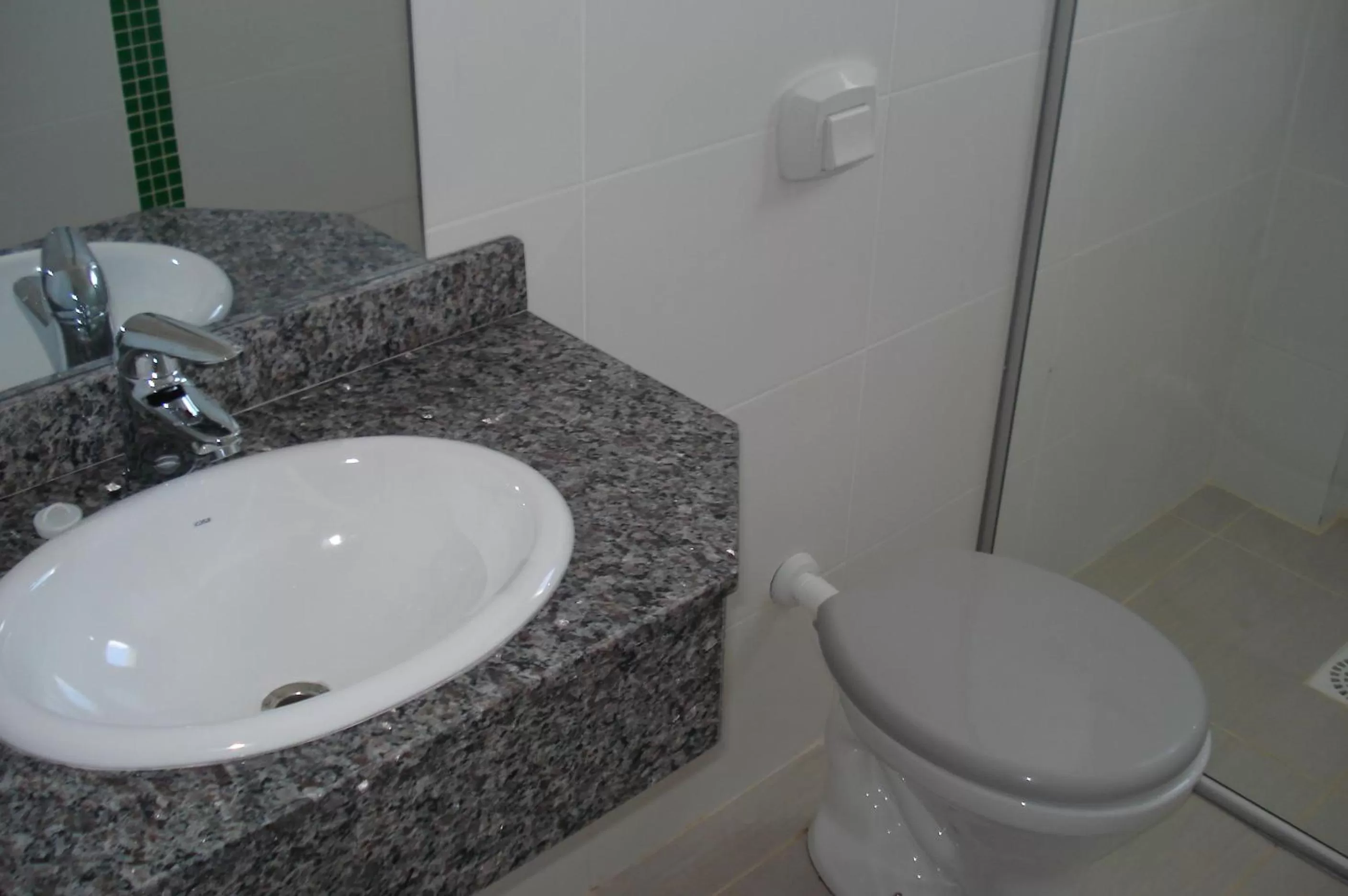 Bathroom in Brisa Parque Hotel