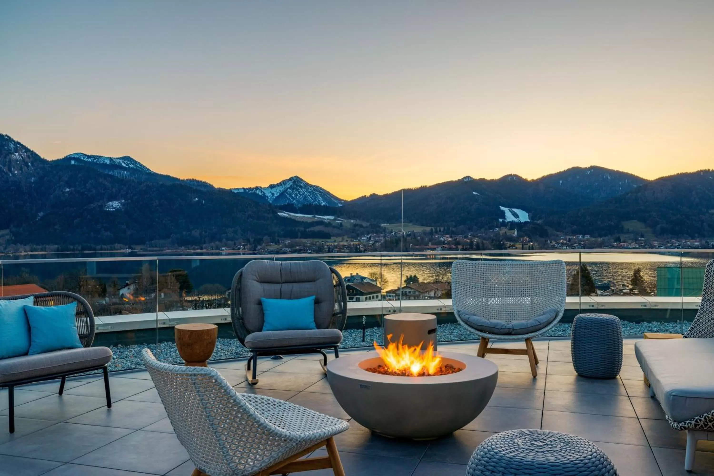 Lounge or bar in Caro & Selig, Tegernsee, Autograph Collection