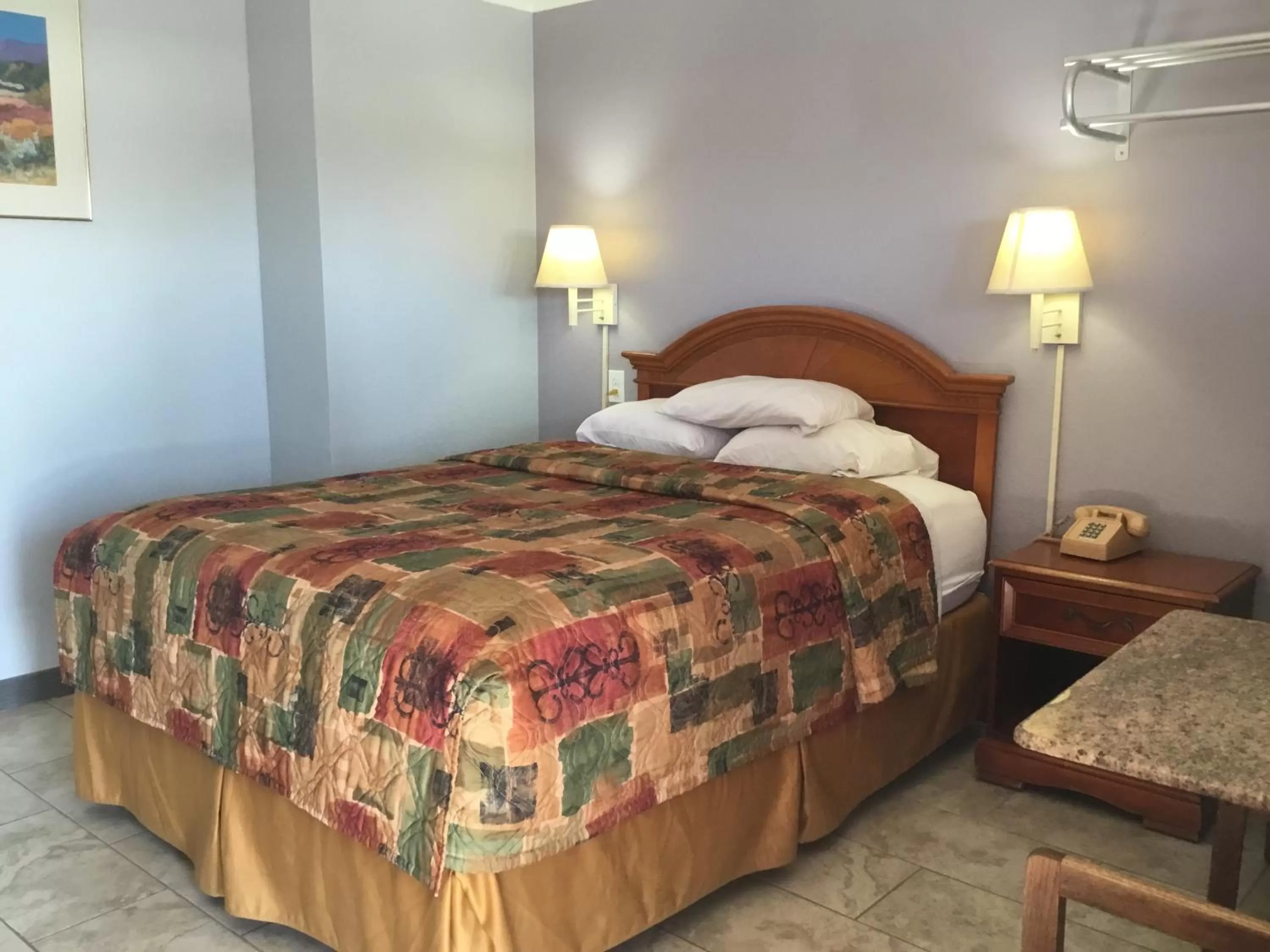 Bedroom, Bed in Budget Inn Plainview