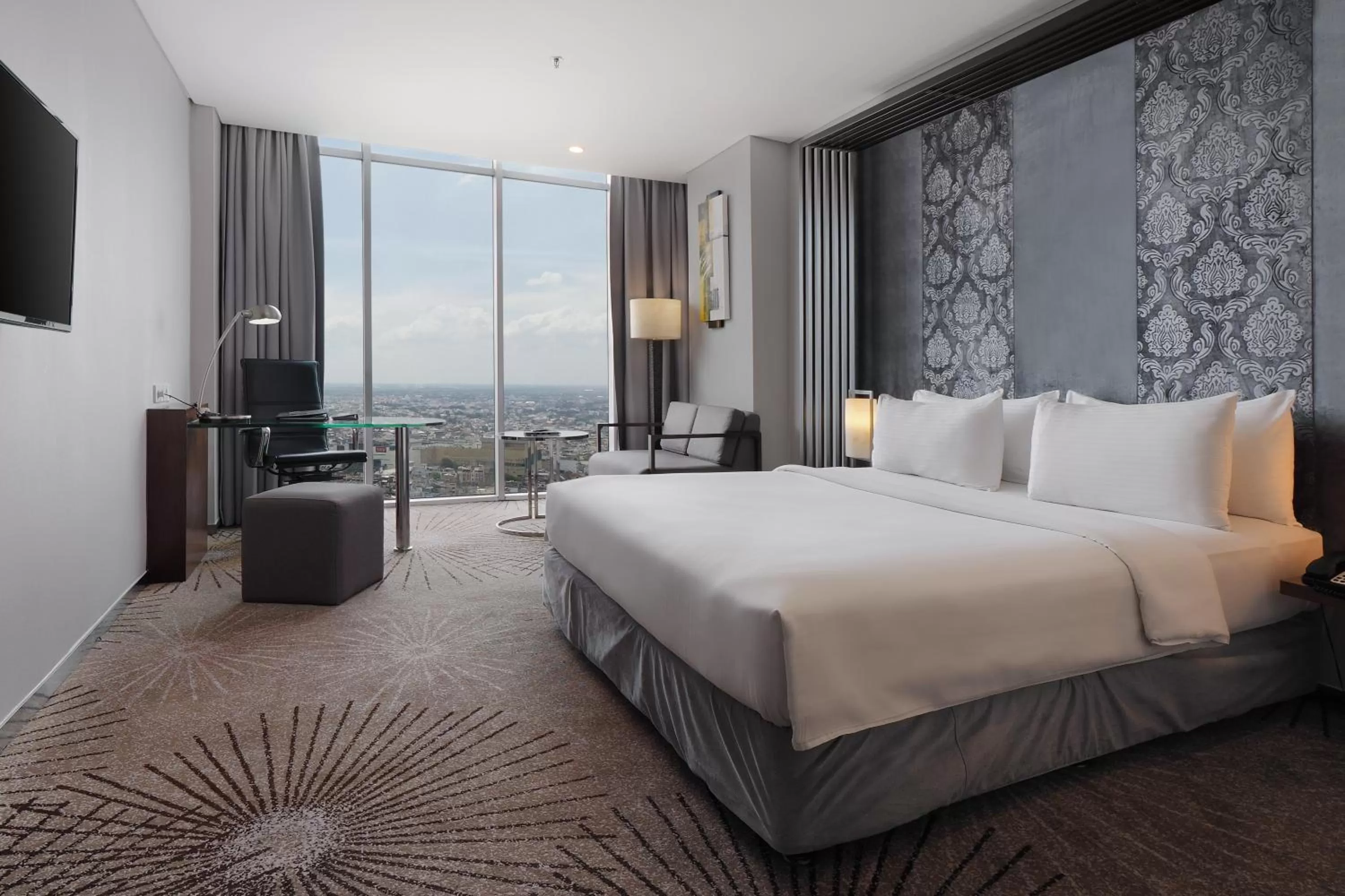 TV and multimedia, Bed in Cambridge Hotel Medan