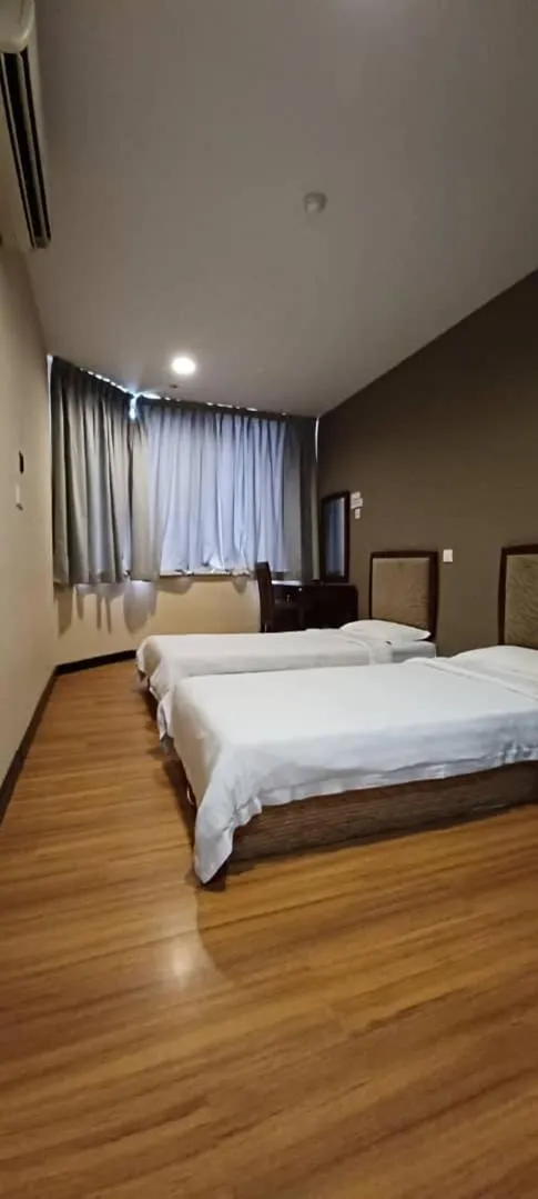 Bed in Hotel Sadong88
