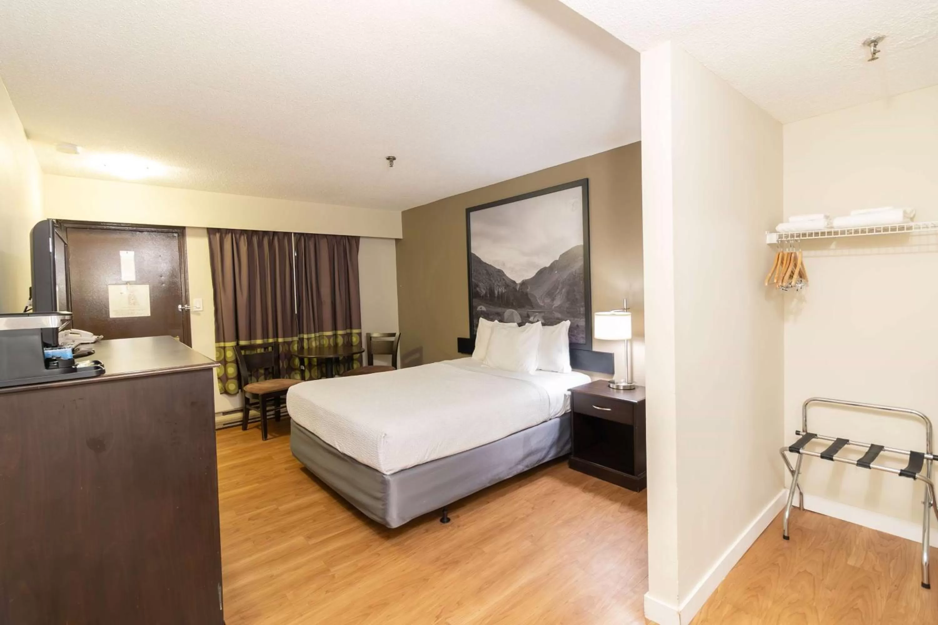 Photo of the whole room, Bed in Super 8 by Wyndham Prince George