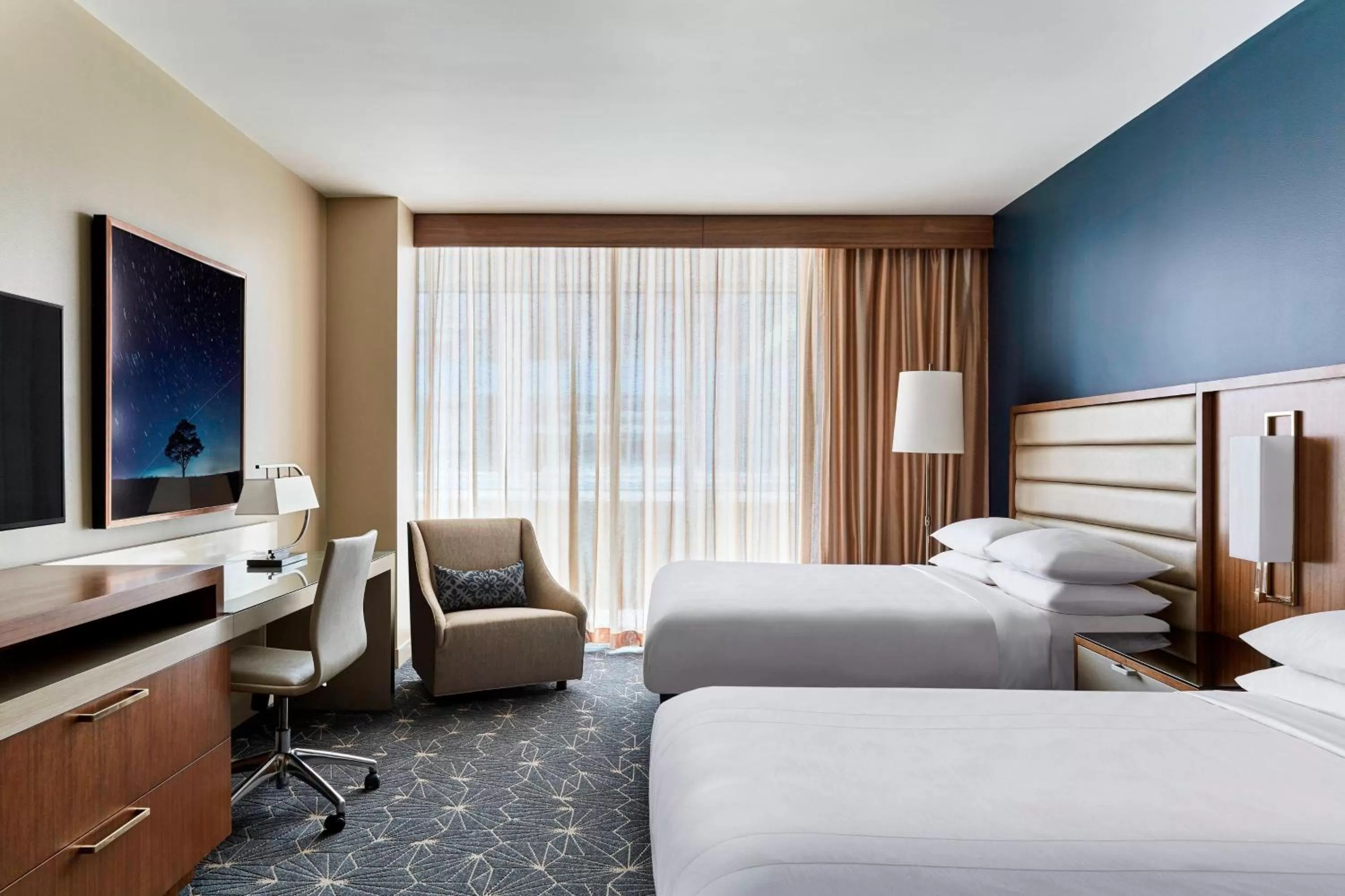 Photo of the whole room, Bed in Marriott Marquis Houston