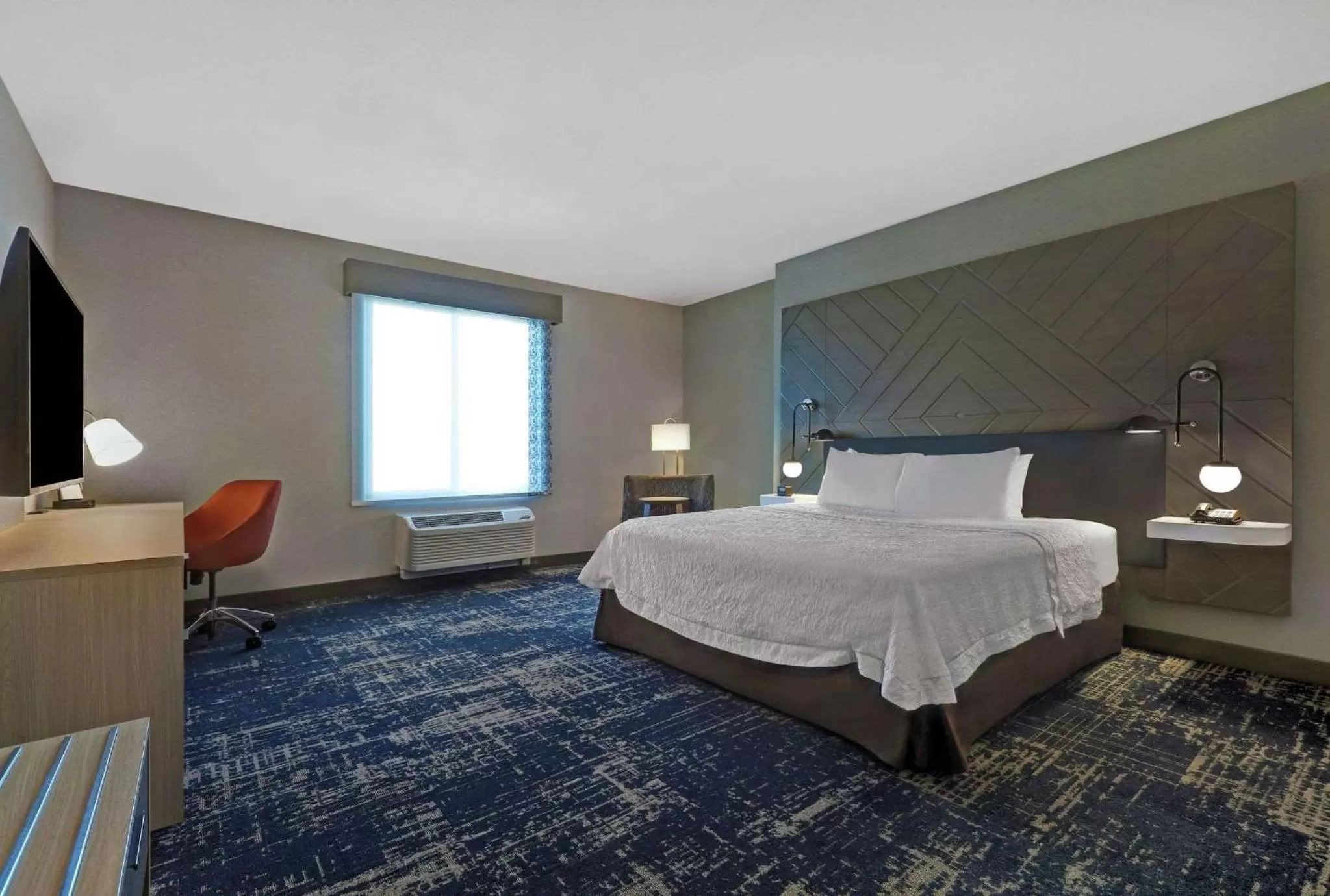 Bedroom, Bed in Hampton Inn Patterson, Ca