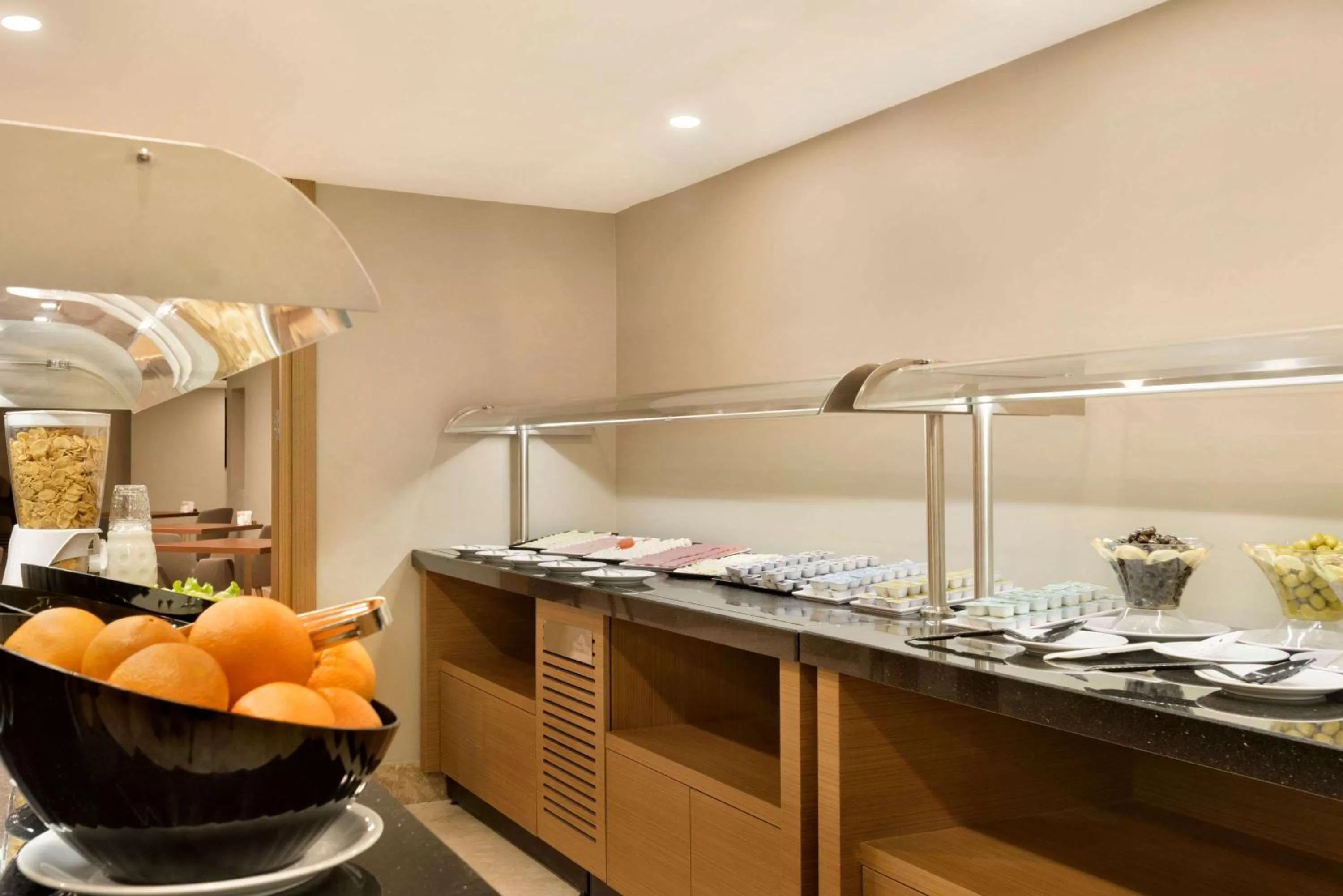 Restaurant/places to eat in Ramada Encore by Wyndham Gebze