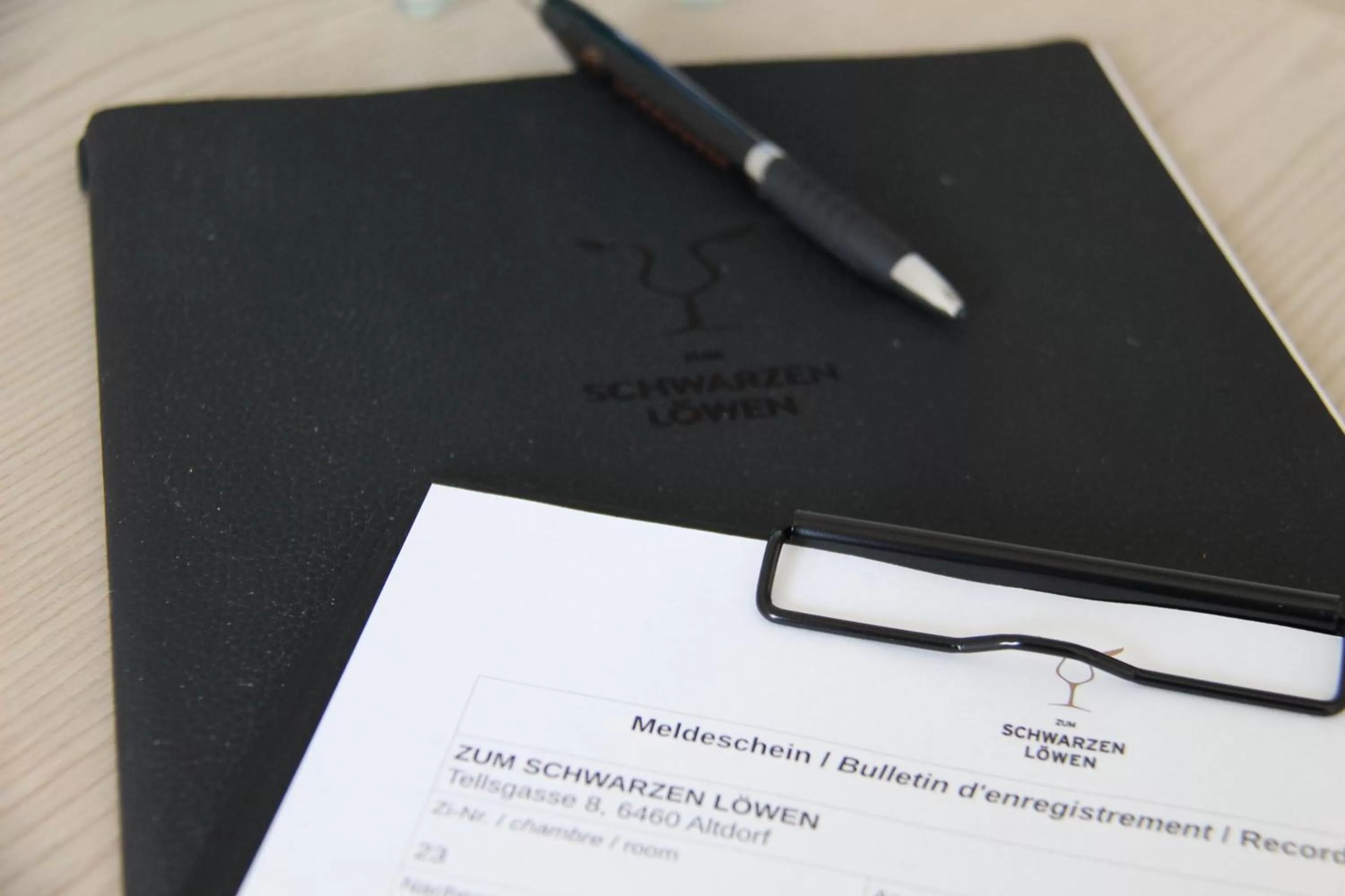 Property logo or sign in Zum Schwarzen Löwen