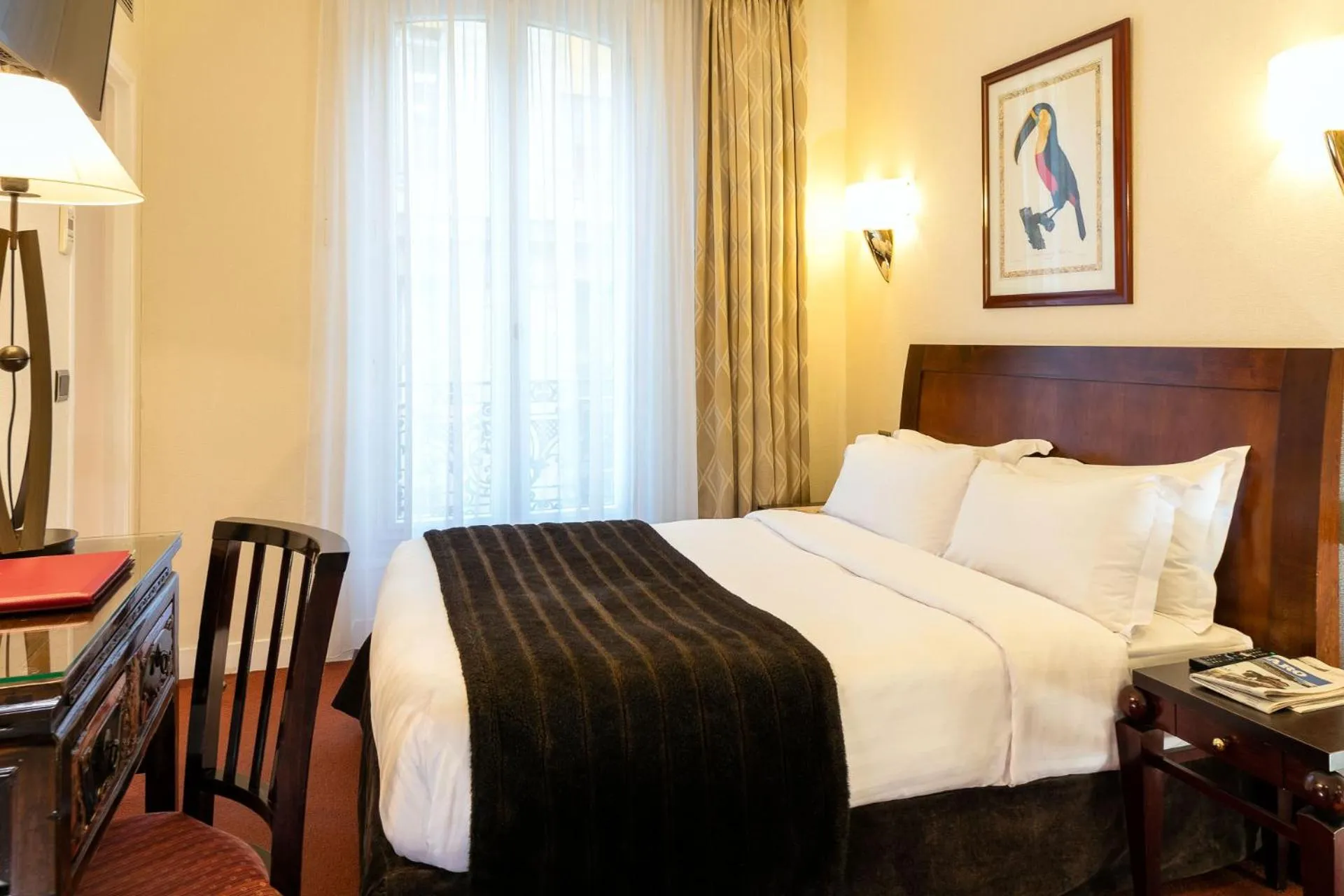 Photo of the whole room, Bed in Hôtel Delavigne