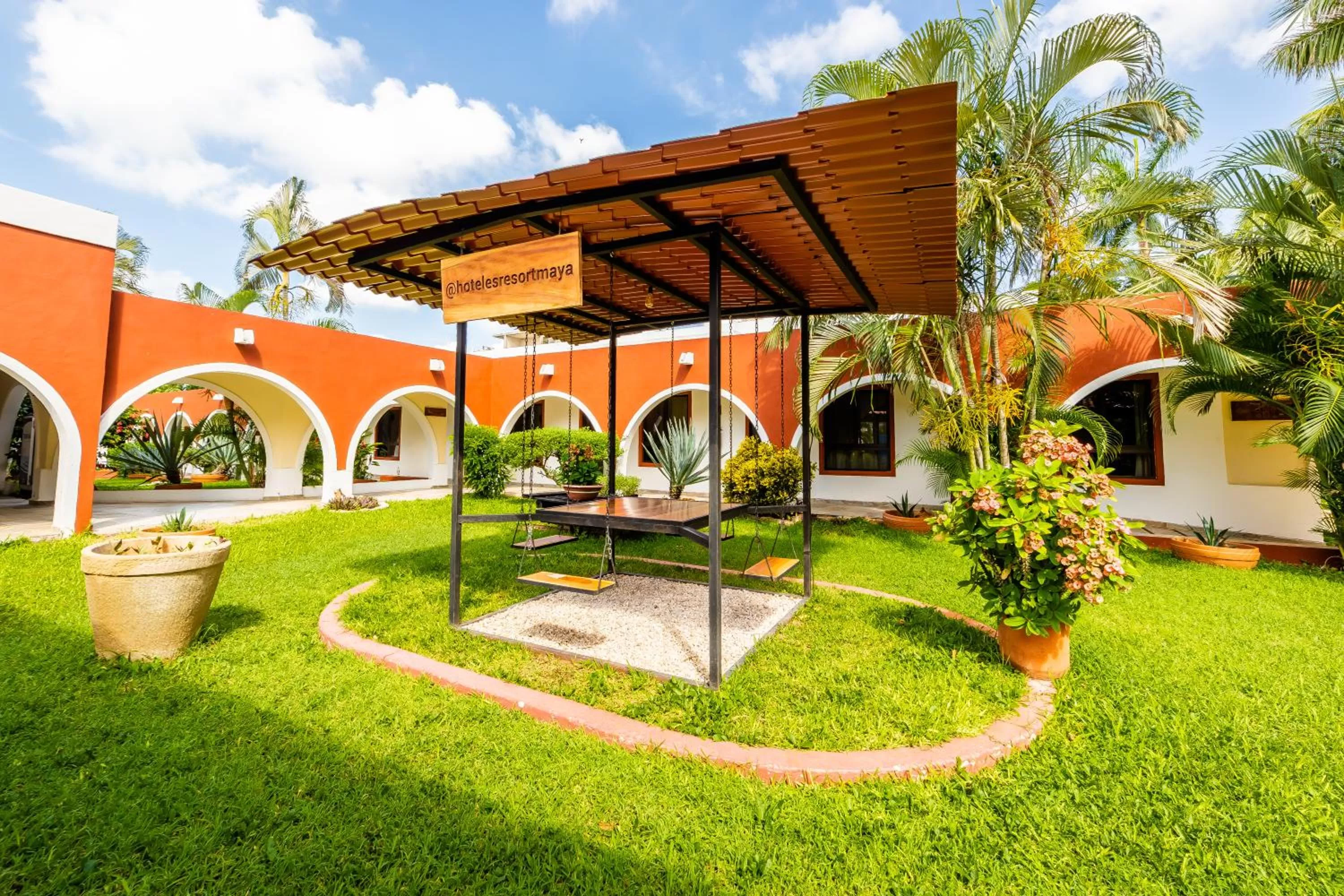 Garden in Hacienda Inn Aeropuerto