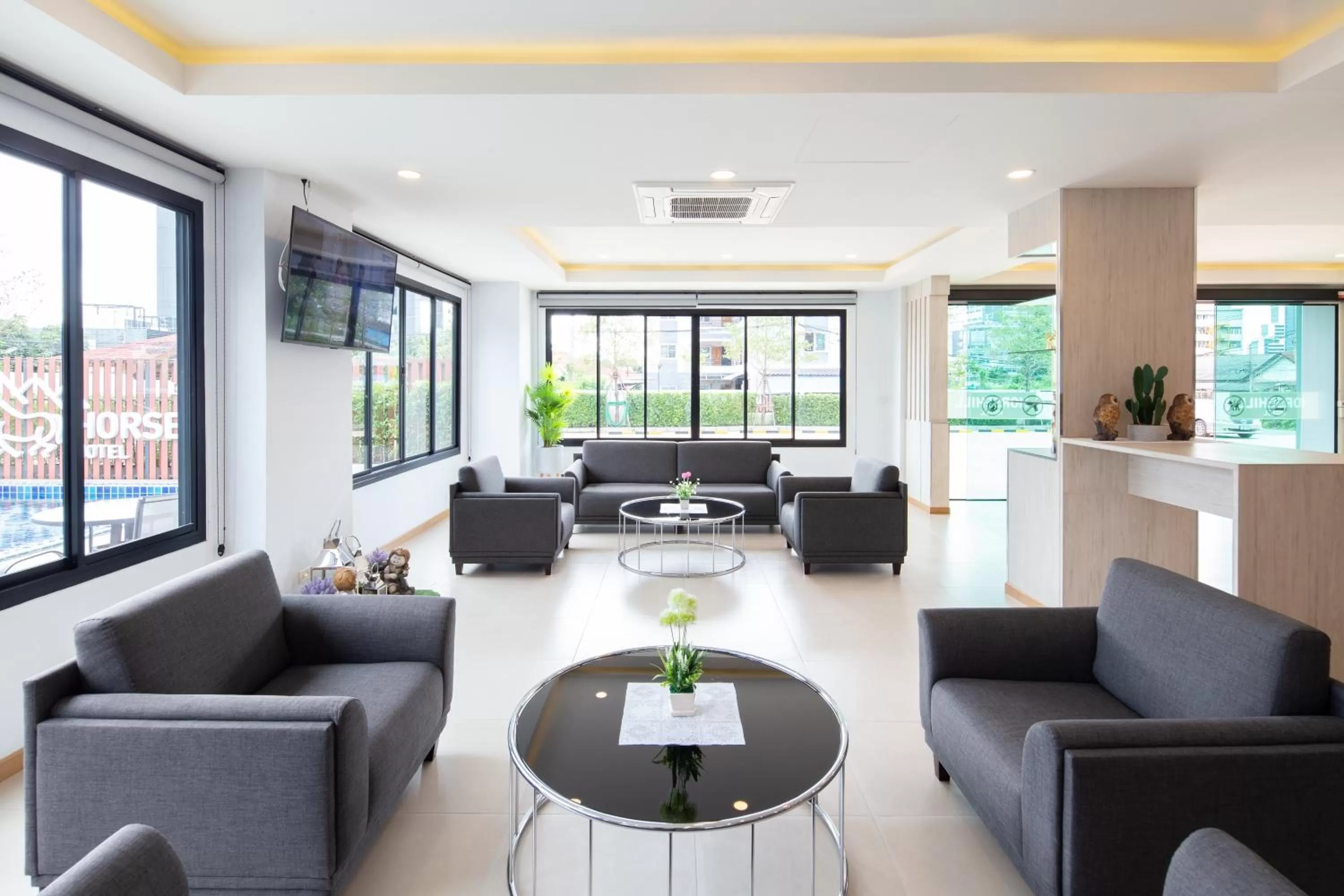 TV and multimedia in Horsehill Hotel Sriracha