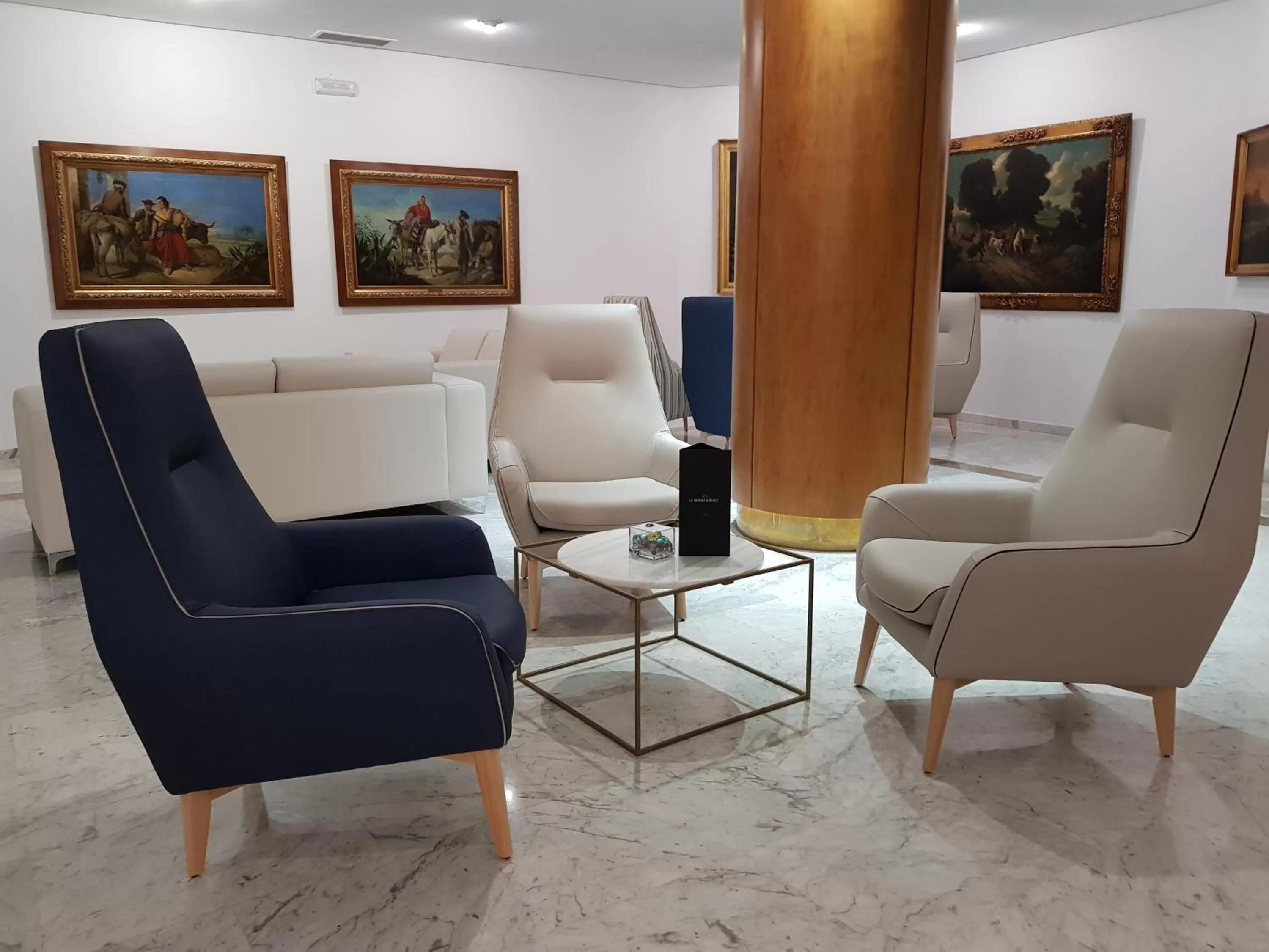 Communal lounge/ TV room in Hotel Pasarela