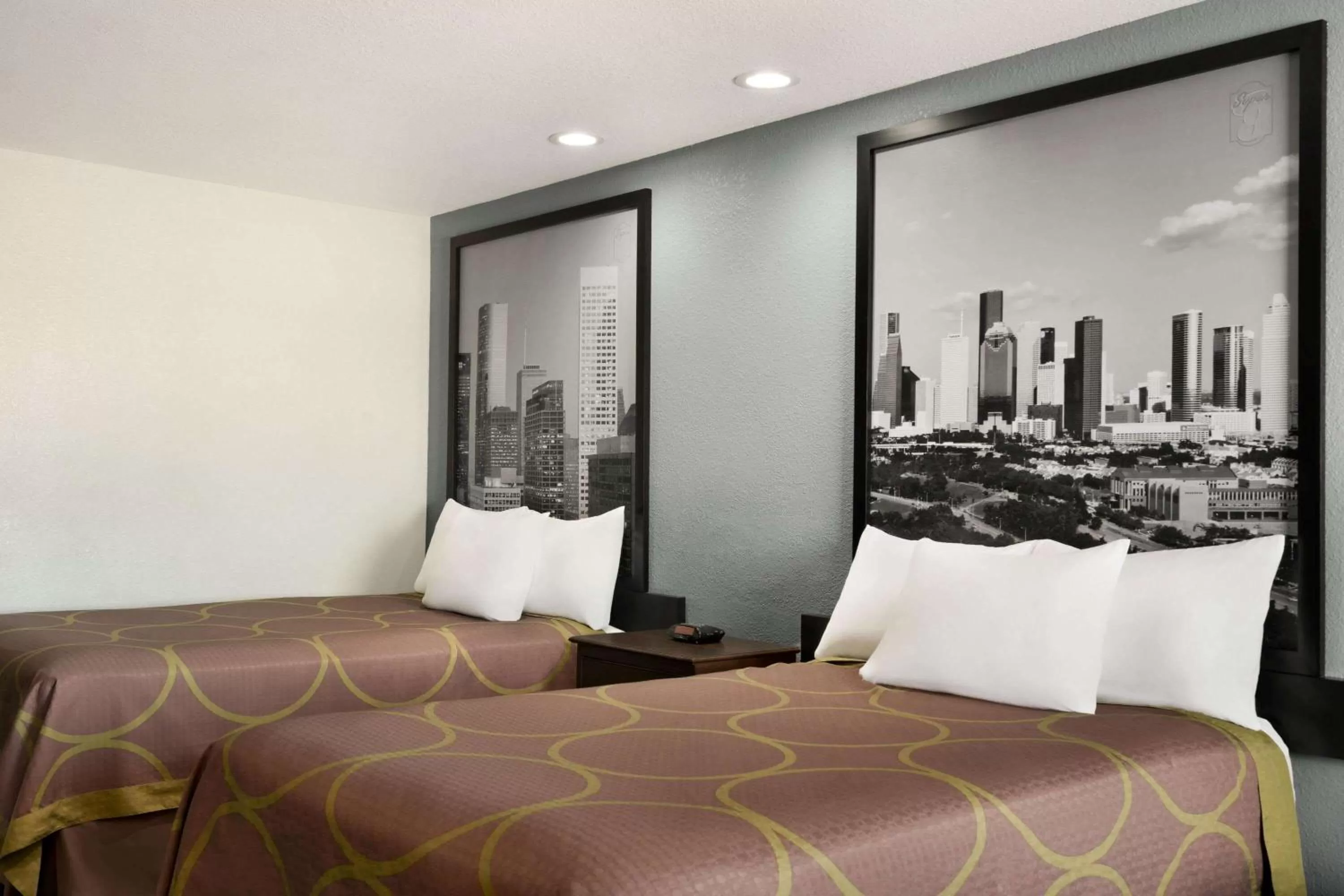 Photo of the whole room in Super 8 by Wyndham Houston/Dtwn/I-610