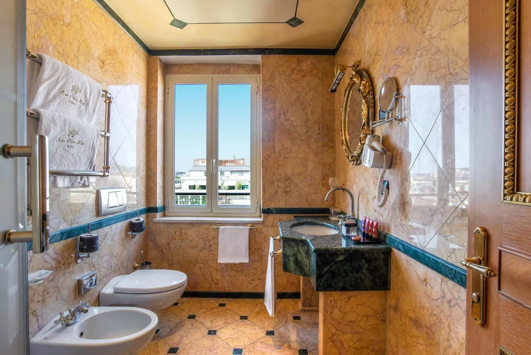 Bathroom in River Palace Hotel