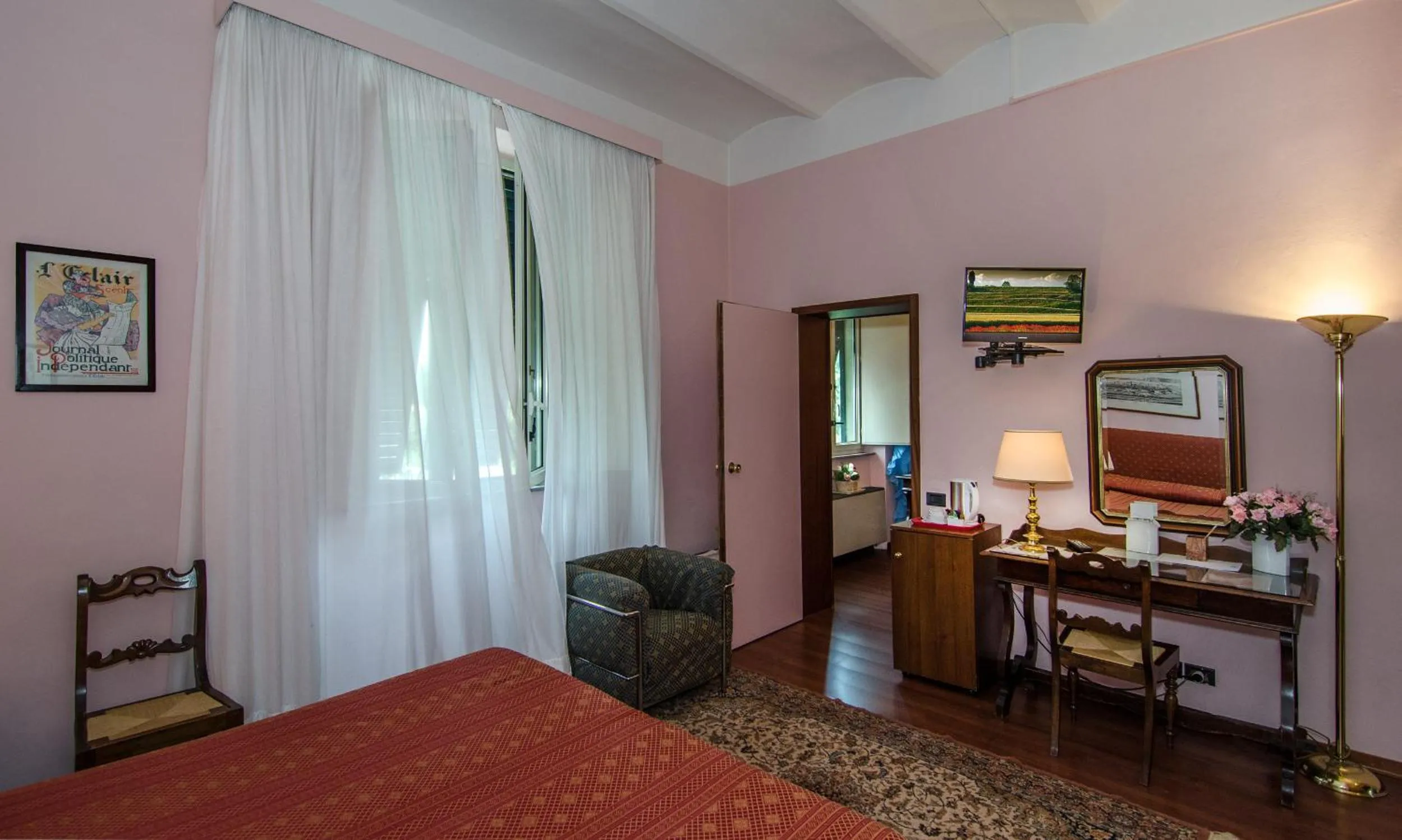 TV and multimedia, Bed in Hotel Rex