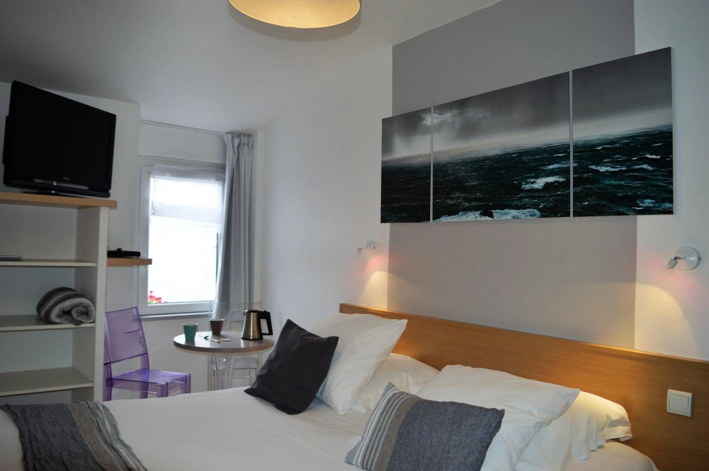 Bed in Hotel La Marine, Vieux Port