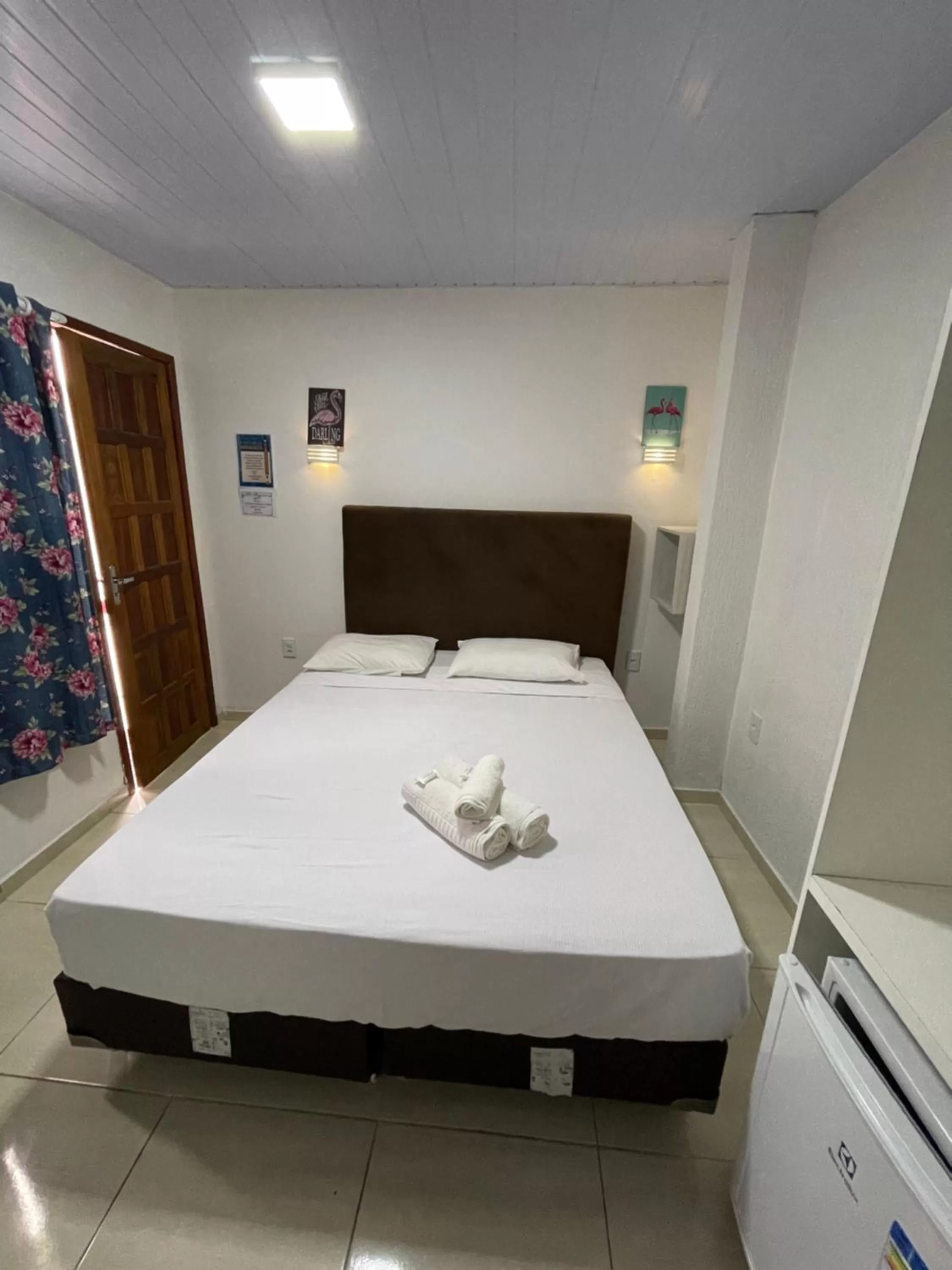 Bed in Flamingo Beach Pousada