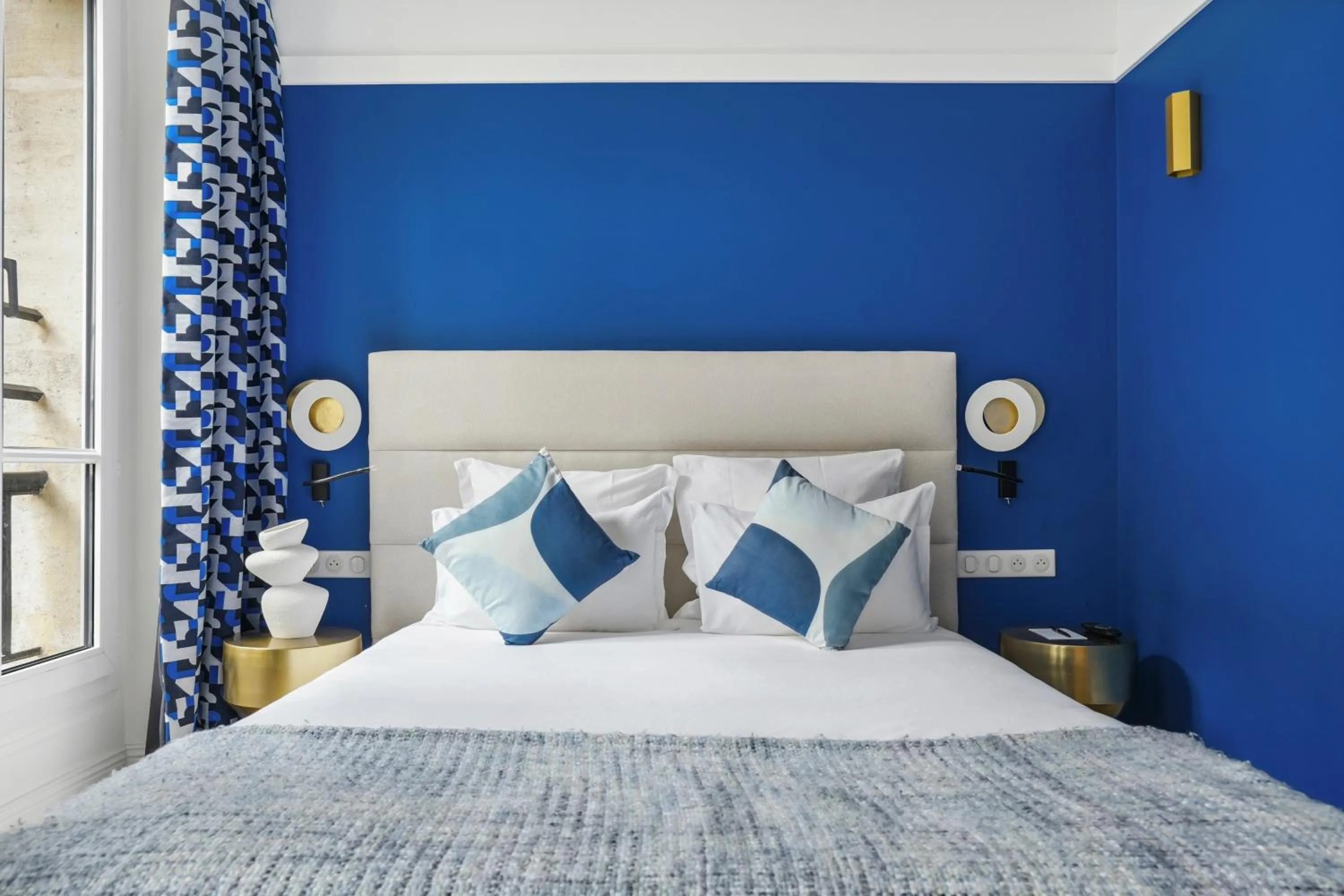 Photo of the whole room, Bed in Hotel Elysees Opera