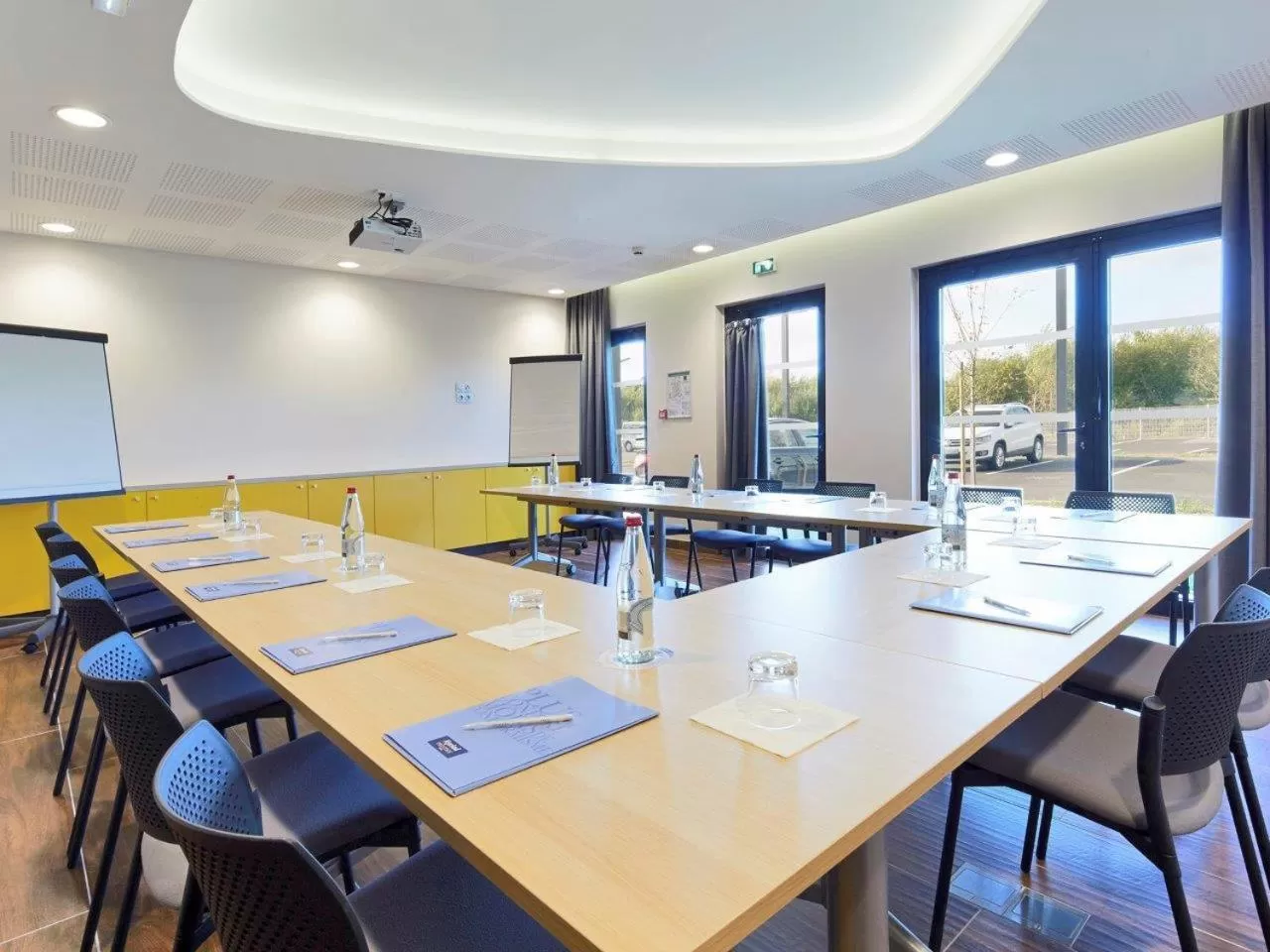 Meeting/conference room in Kyriad Prestige Pau – Palais des Sports