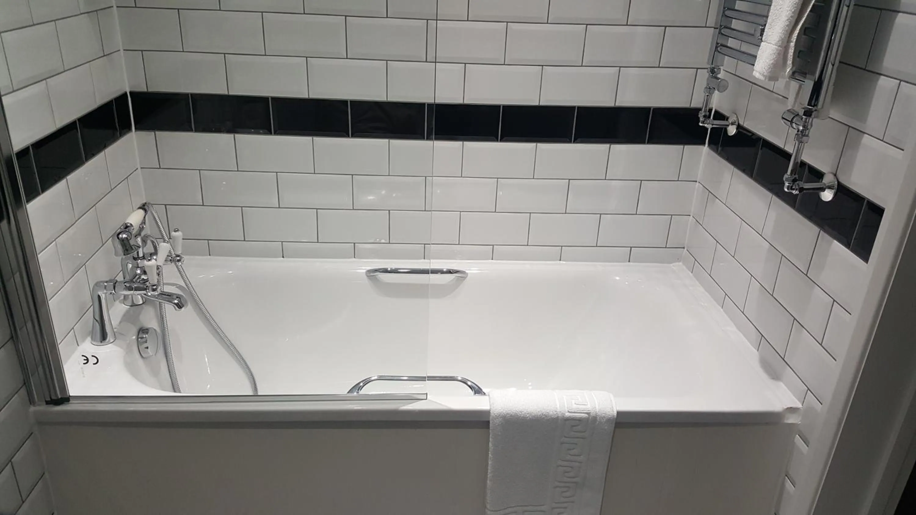 Bathroom in Rye Court Hotel