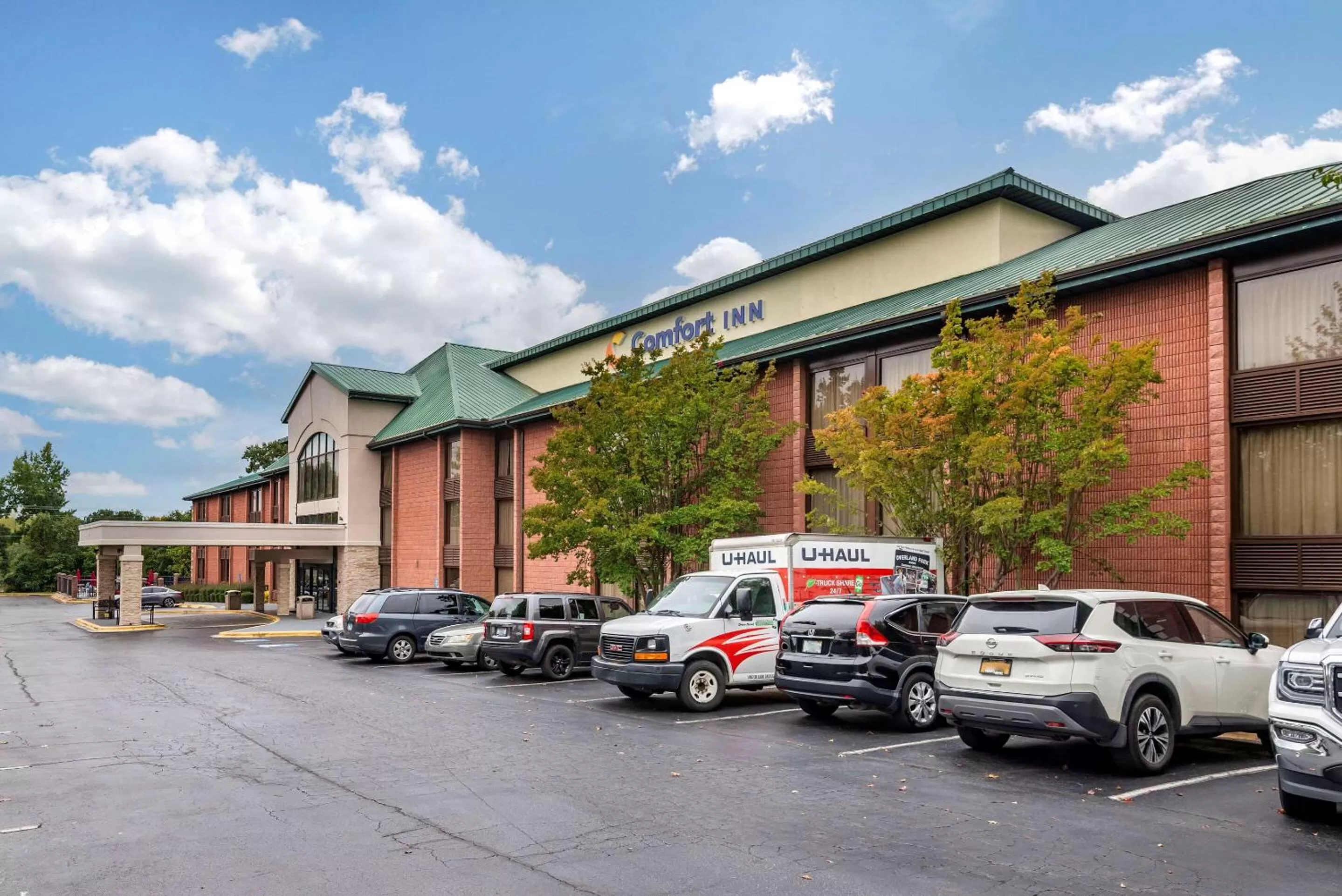 Property building in Comfort Inn Matthews / Charlotte